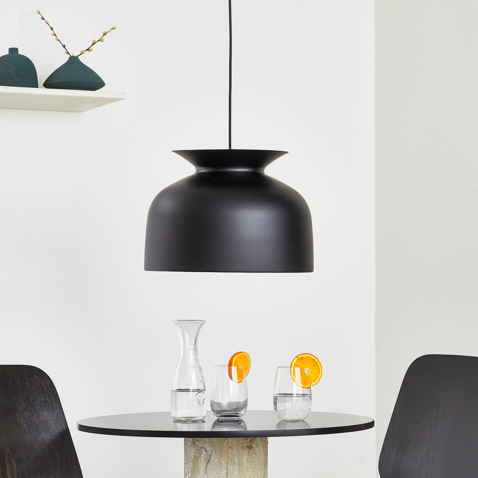 GUBI Ronde hänglampa Ø 40 cm, svart