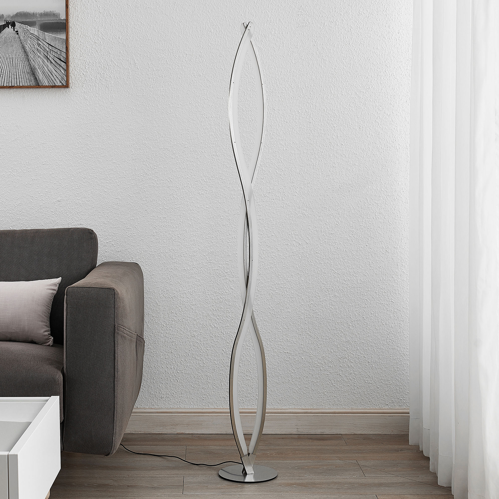 Lucande Demora golvlampa i vriden form