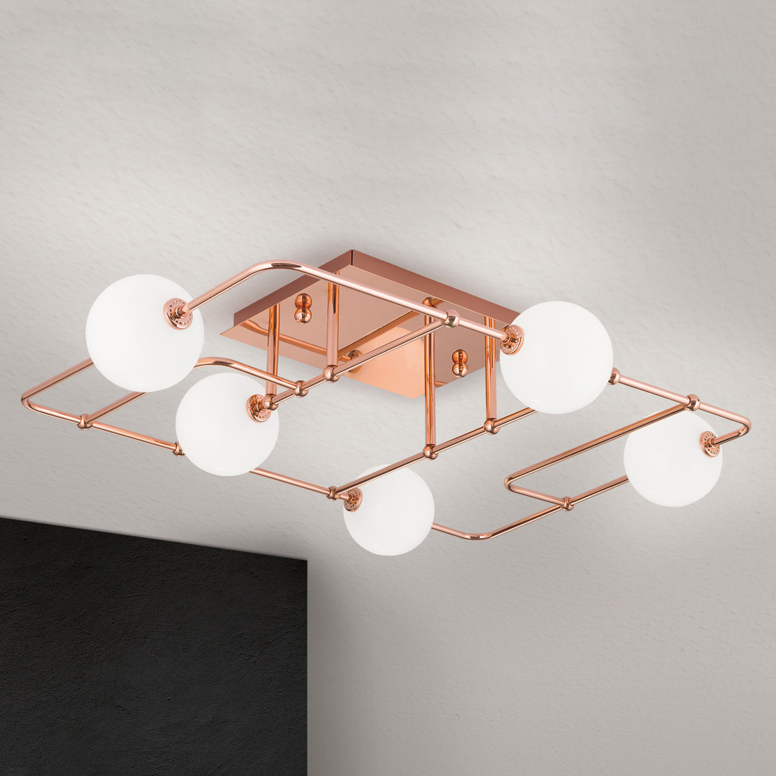 LED-taklampa Pipes i koppar med glaskulor