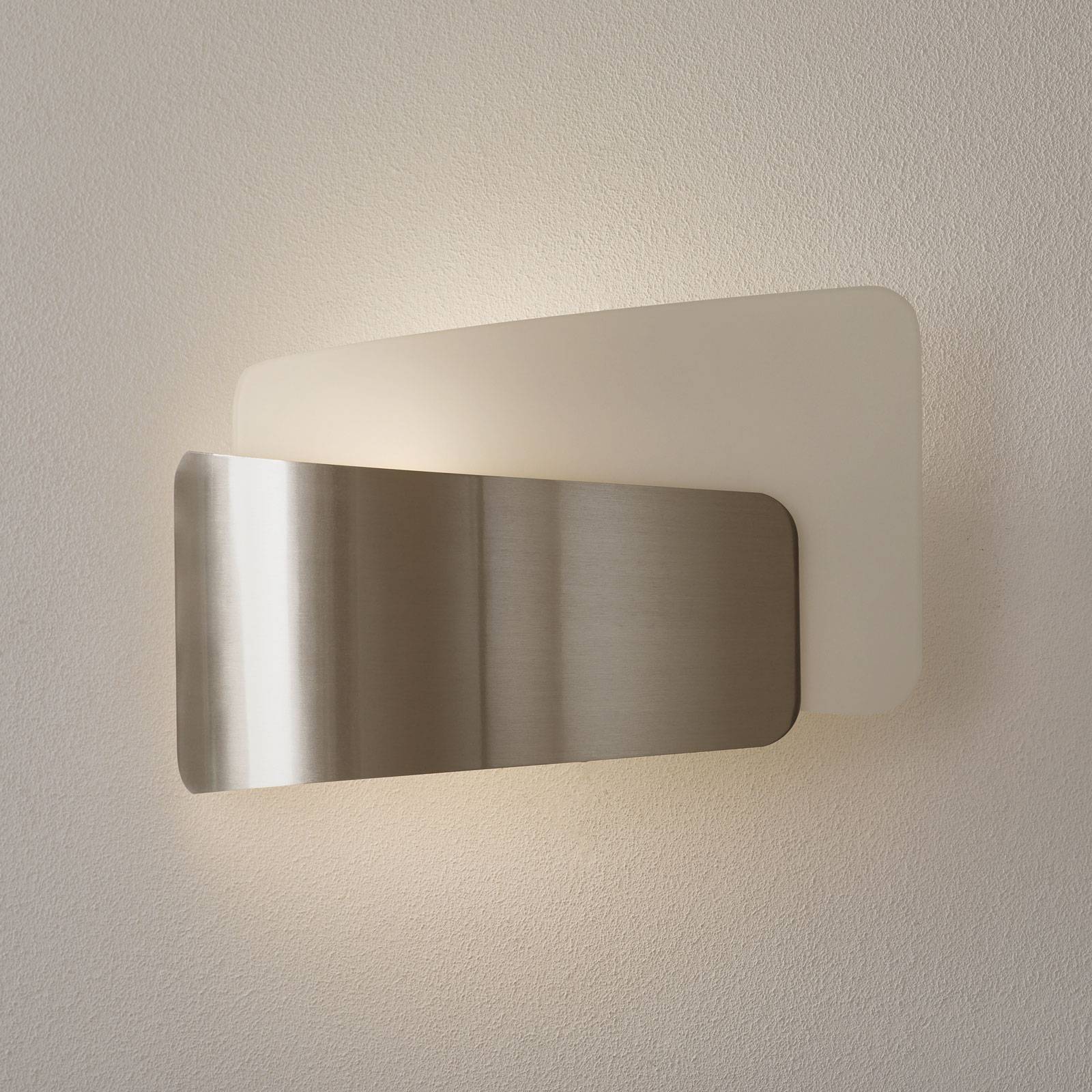 Asymmetriskt designad vägglampa Slane