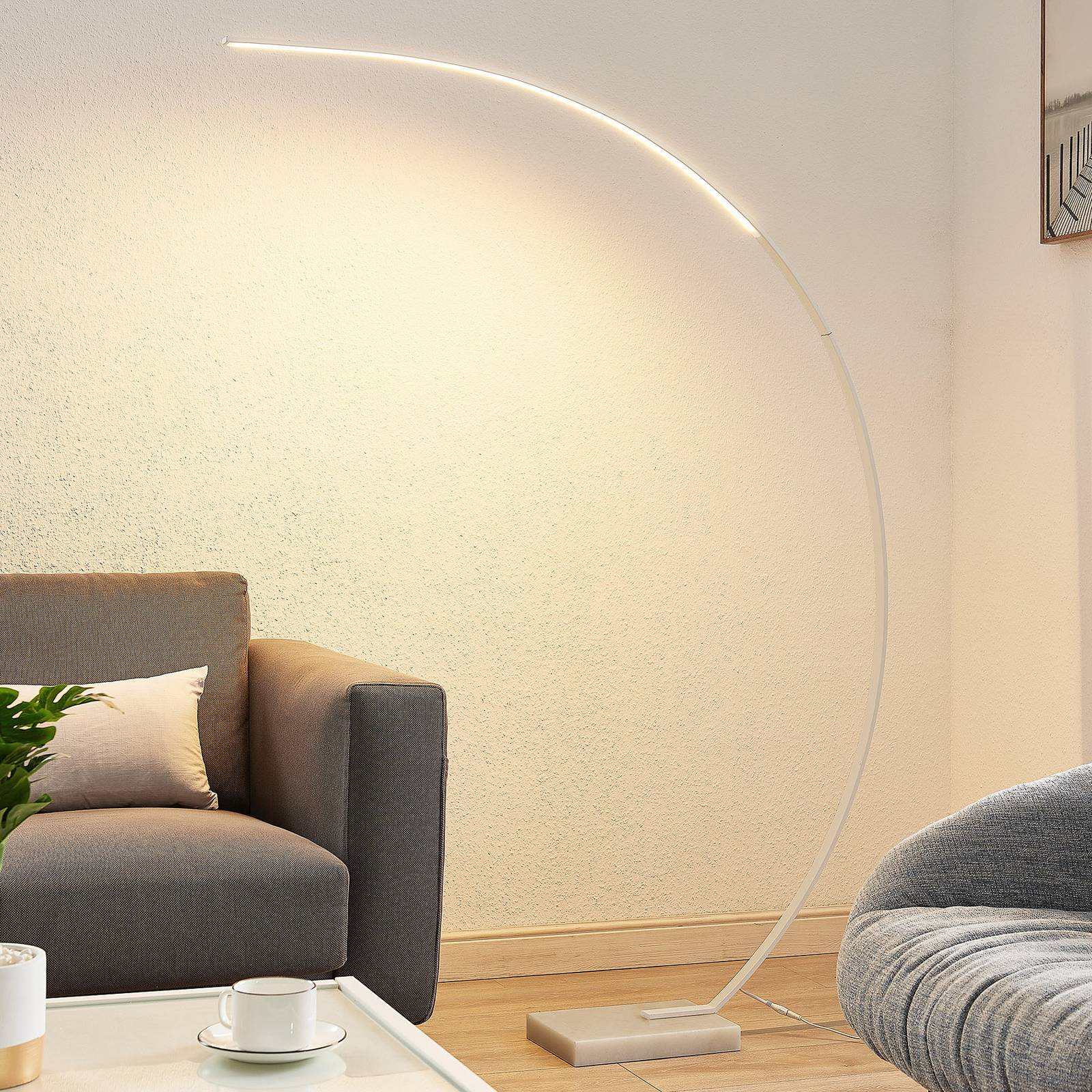 Lindby Kendra LED-båg-golvlampa, vit