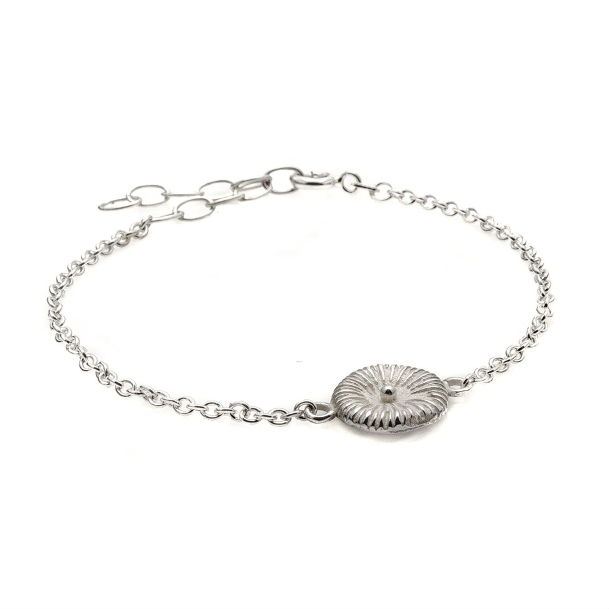 Armband Knappfossil av Annika Gustavsson, silver