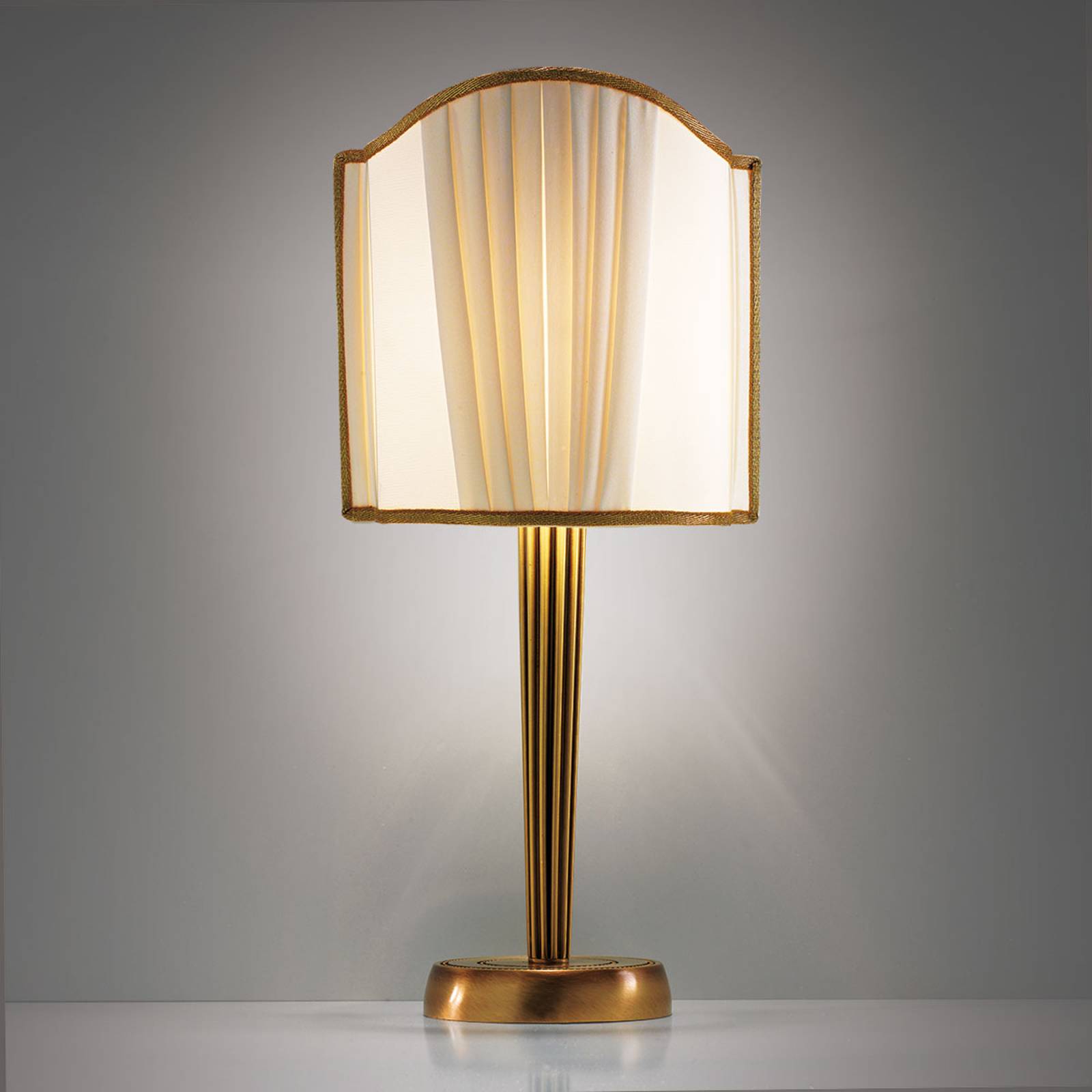 Vacker bordslampa Belle Epoque
