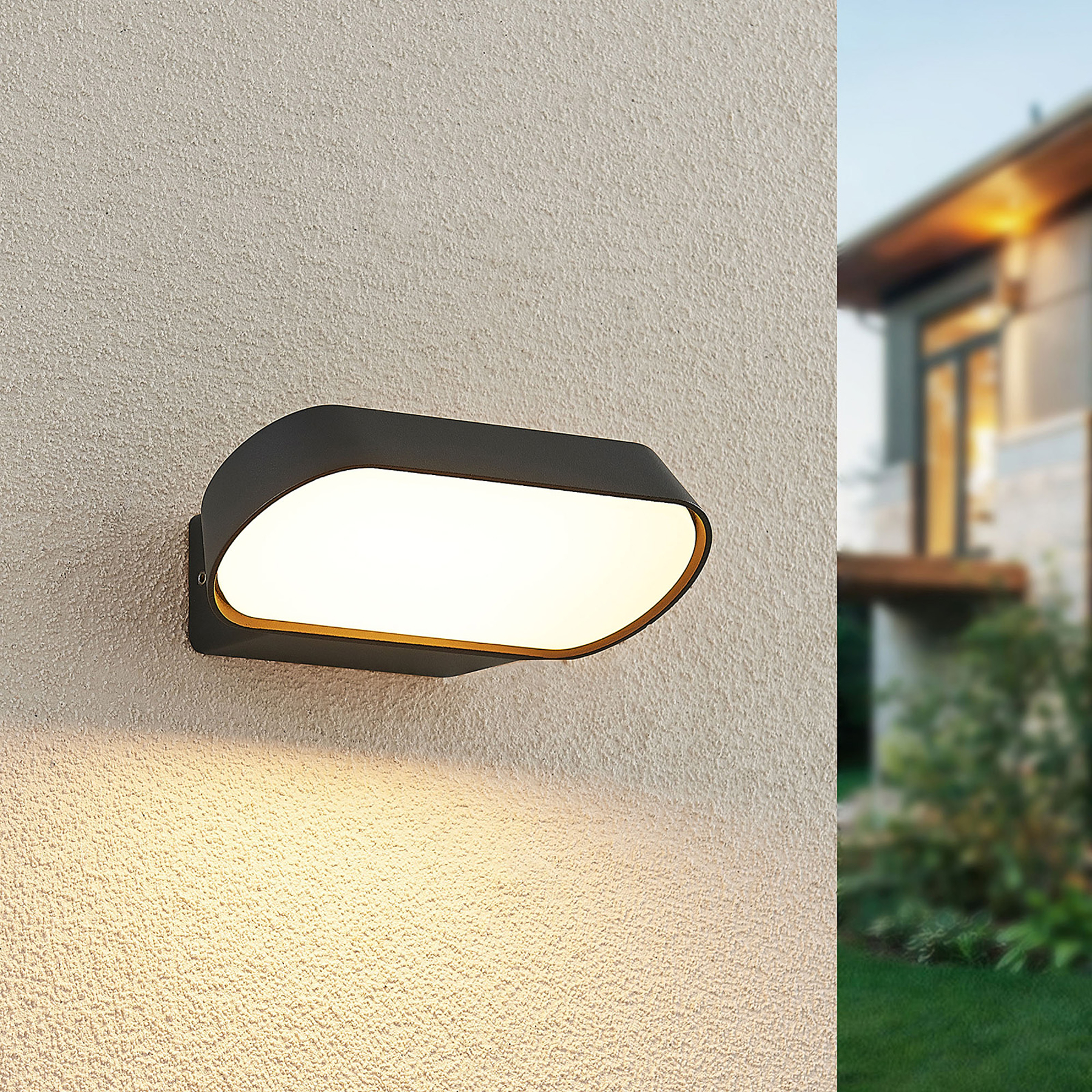 Lucande Badriya LED-utomhusvägglampa, bredd 18 cm