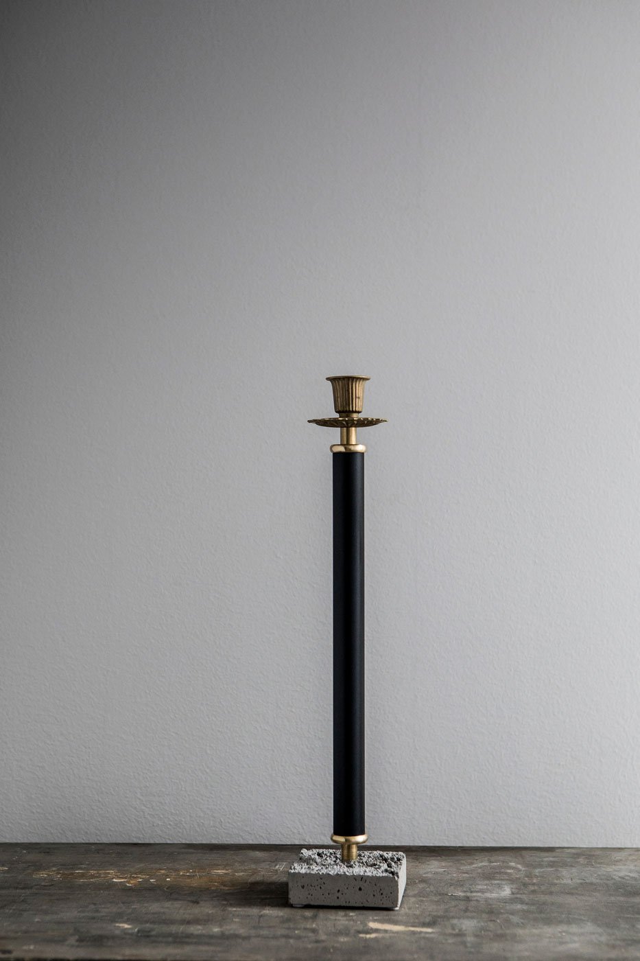 Ljusstake med cementfot 41 cm svart