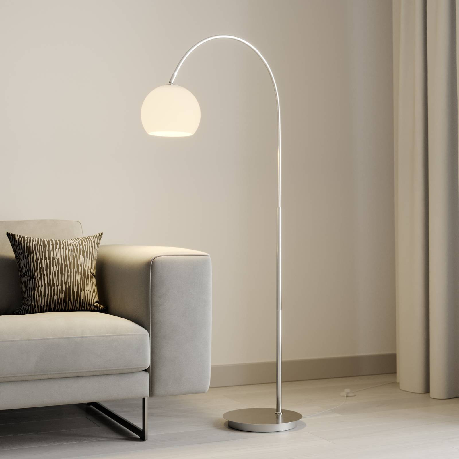 Lindby Cynthia båggolvlampa, glas, matt nickel