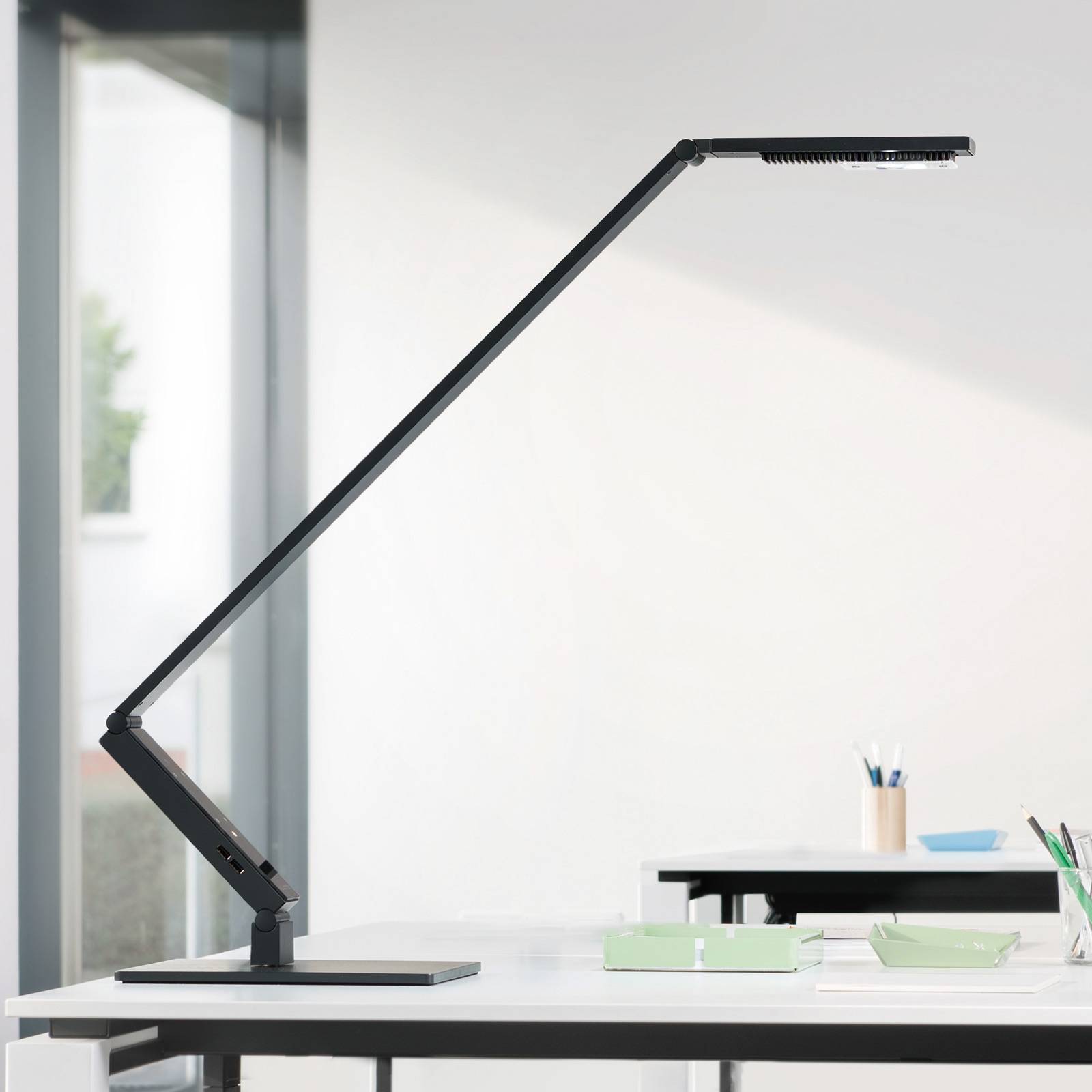 Luctra TableProLinear LED-bordslampa fot svart