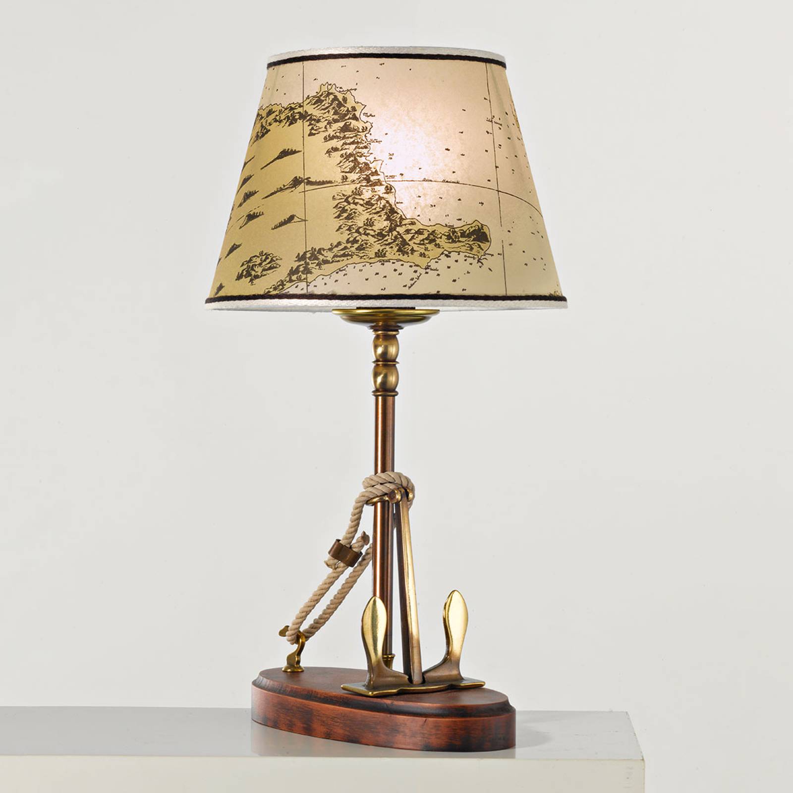 Stilfull bordslampa Nautica