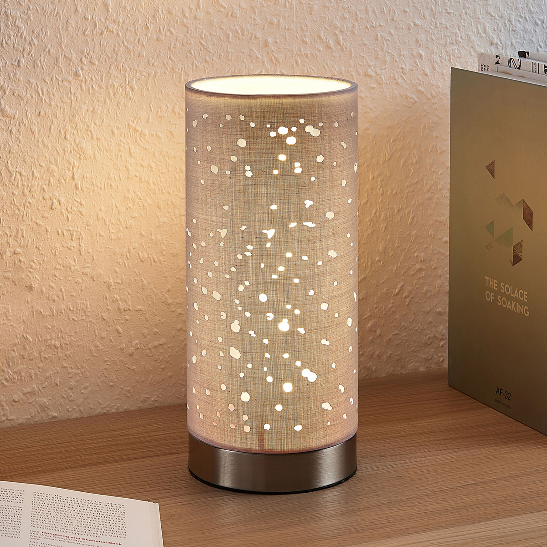 Bordslampa Umma med små utskärningar, grå