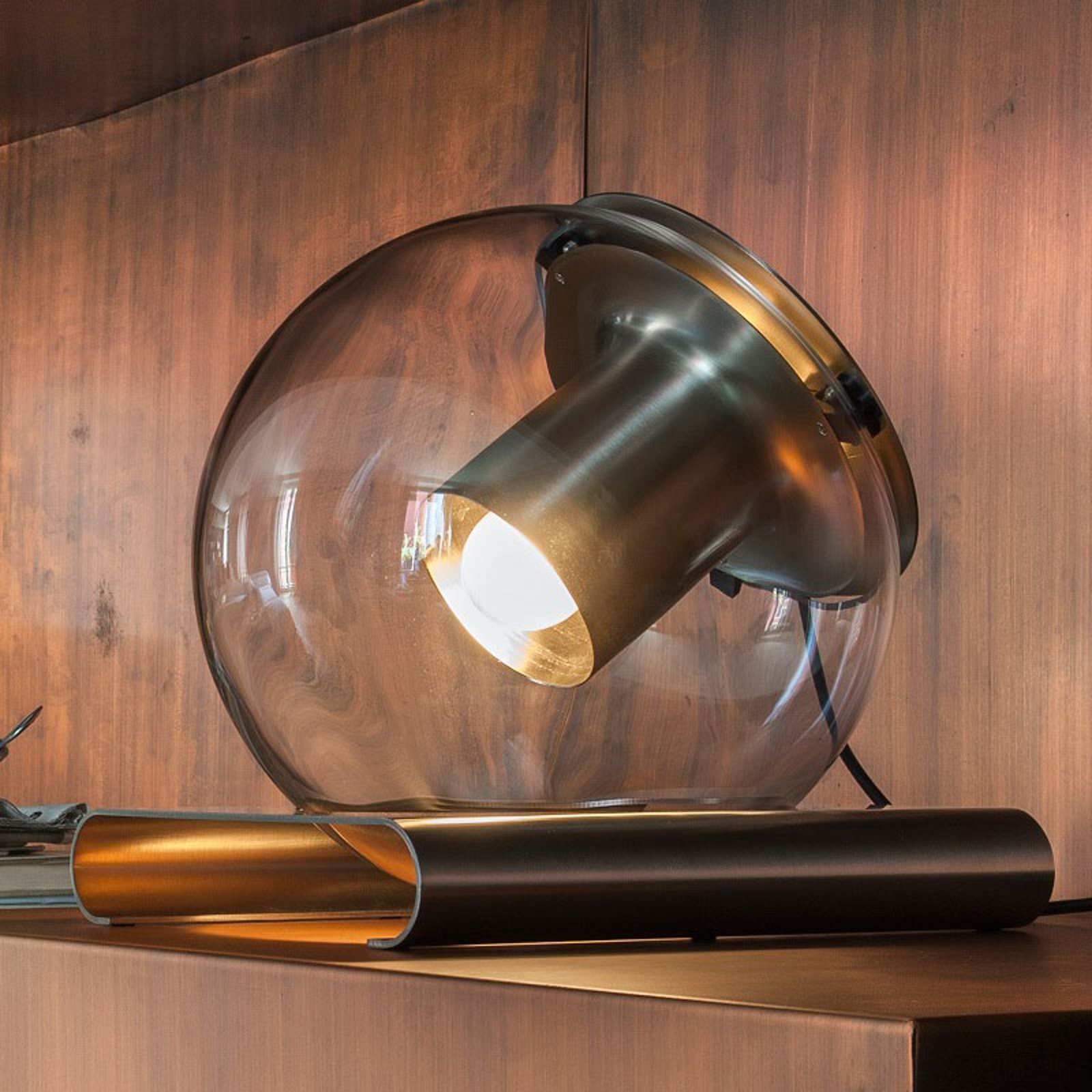 Oluce The Globe - bordslampa av glas