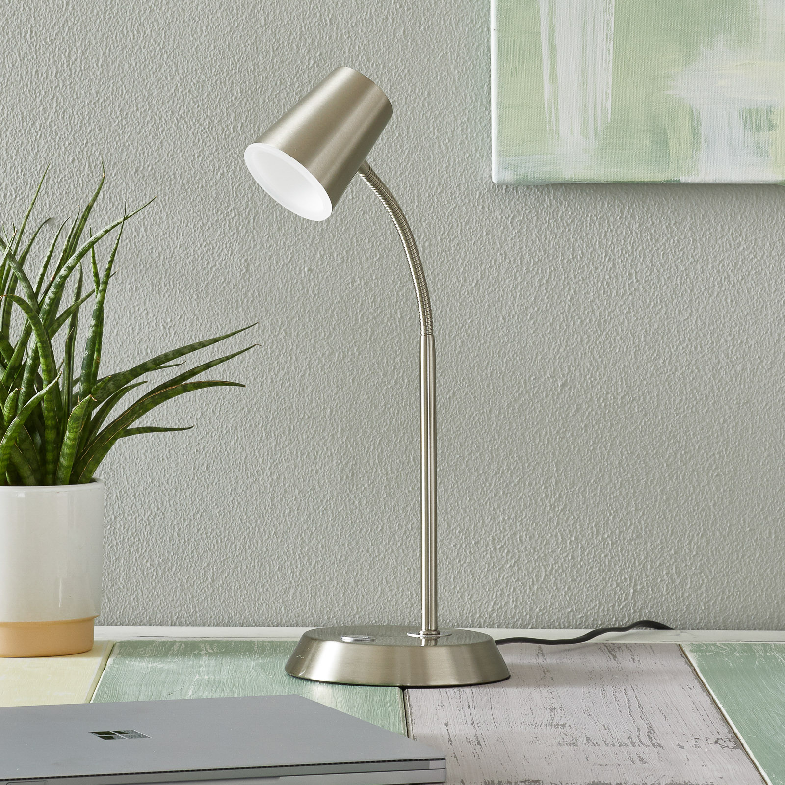 Nickelfärgad LED-bordslampa Narcos