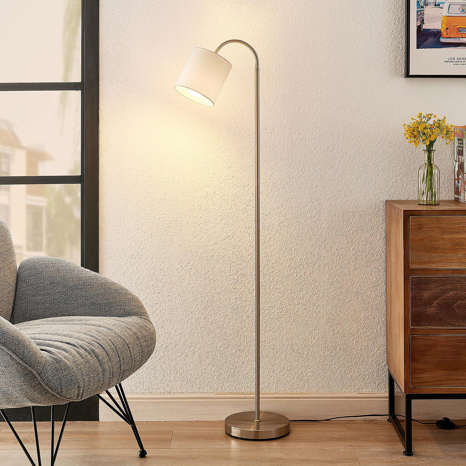 Lindby Manu golvlampa, textil, 1 lampa, vit