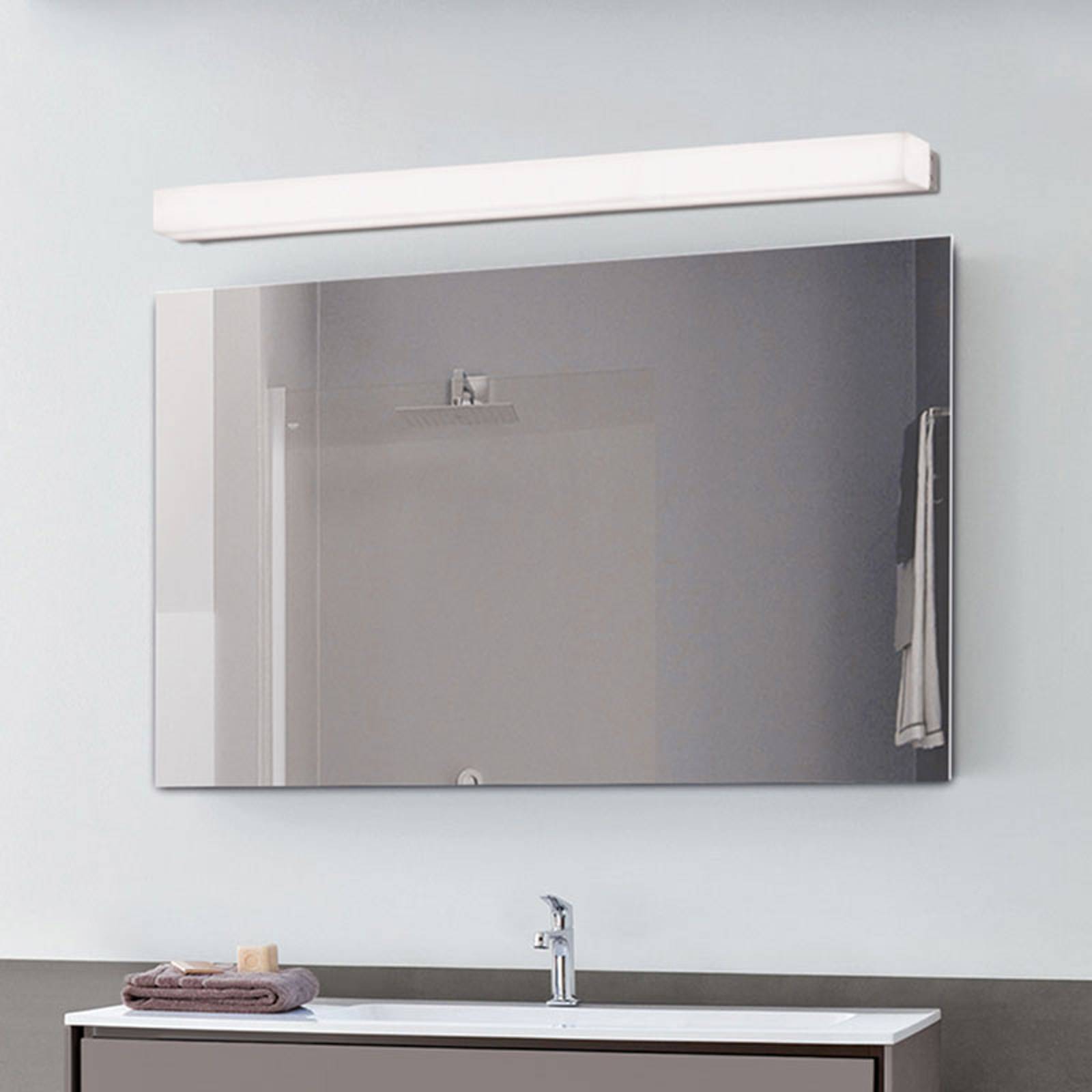 LED-badrumsvägglampa Box, 3 000 K, bredd 89 cm