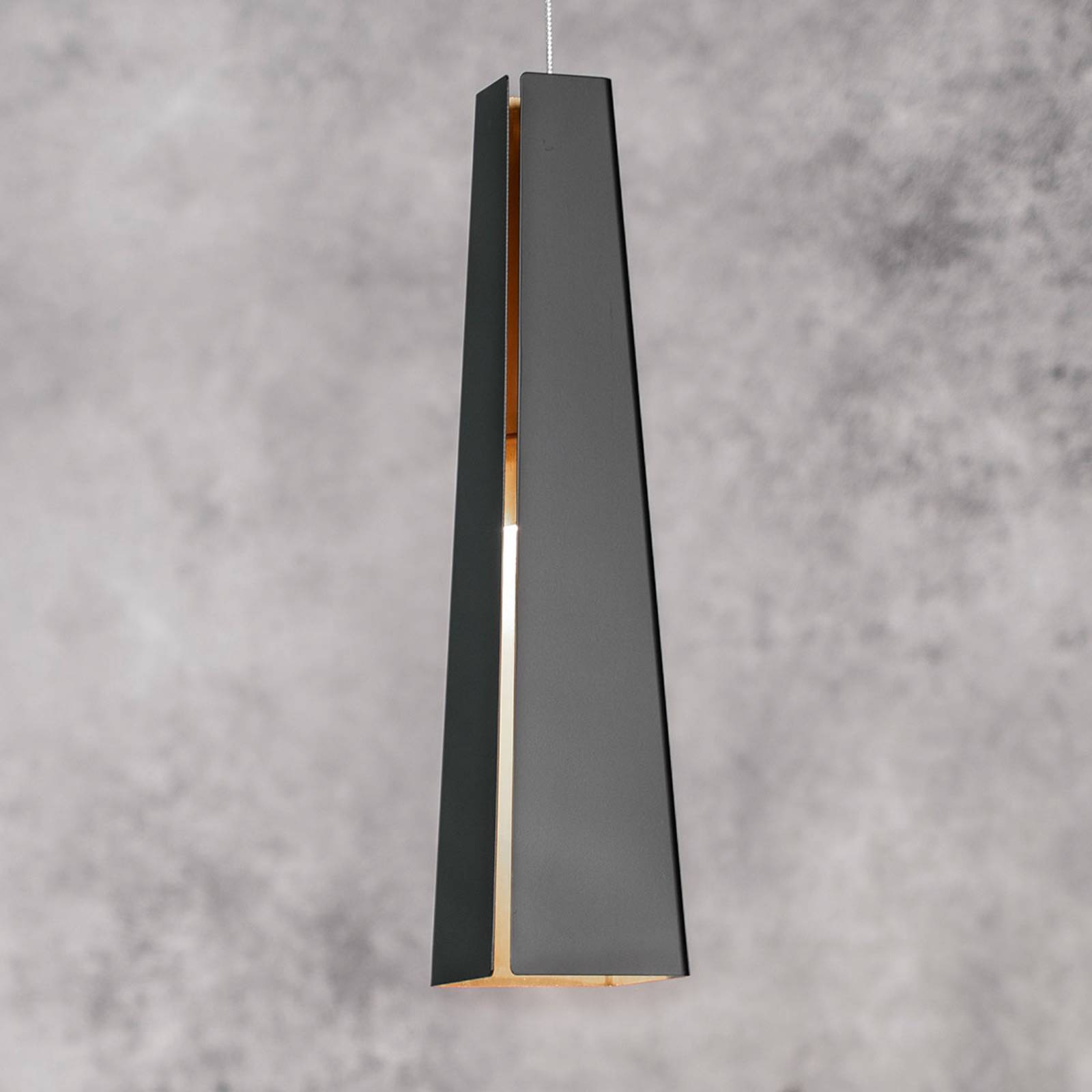 Svart-gyllene aluminiumtaklampa Pluma, LED