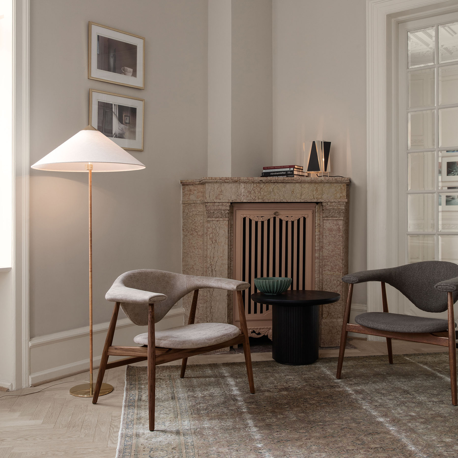 GUBI 9602 golvlampa, mässing, med canvasskärm