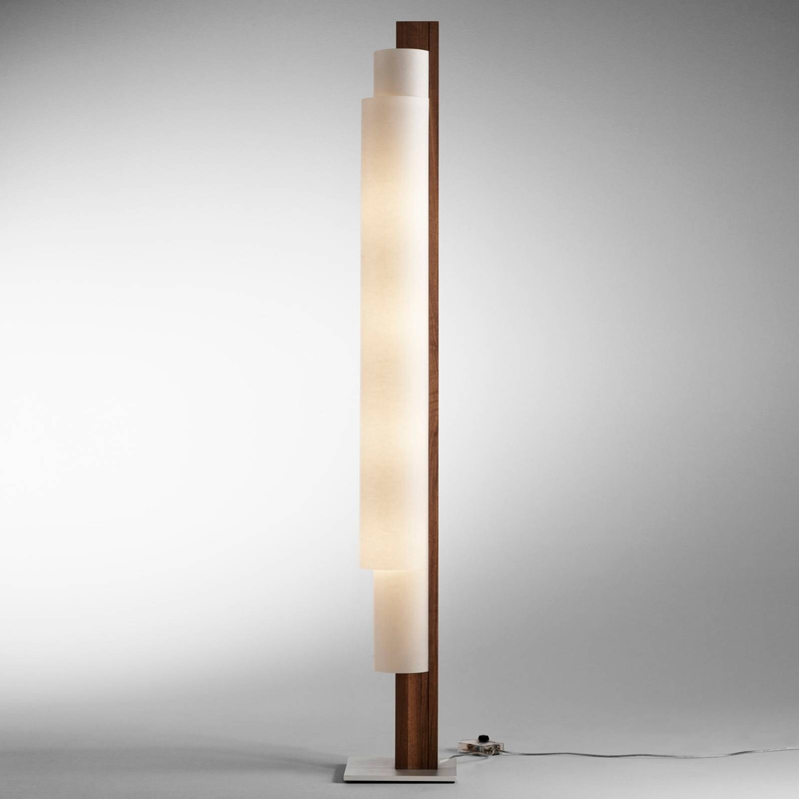 Golvlampa Stele valnöt