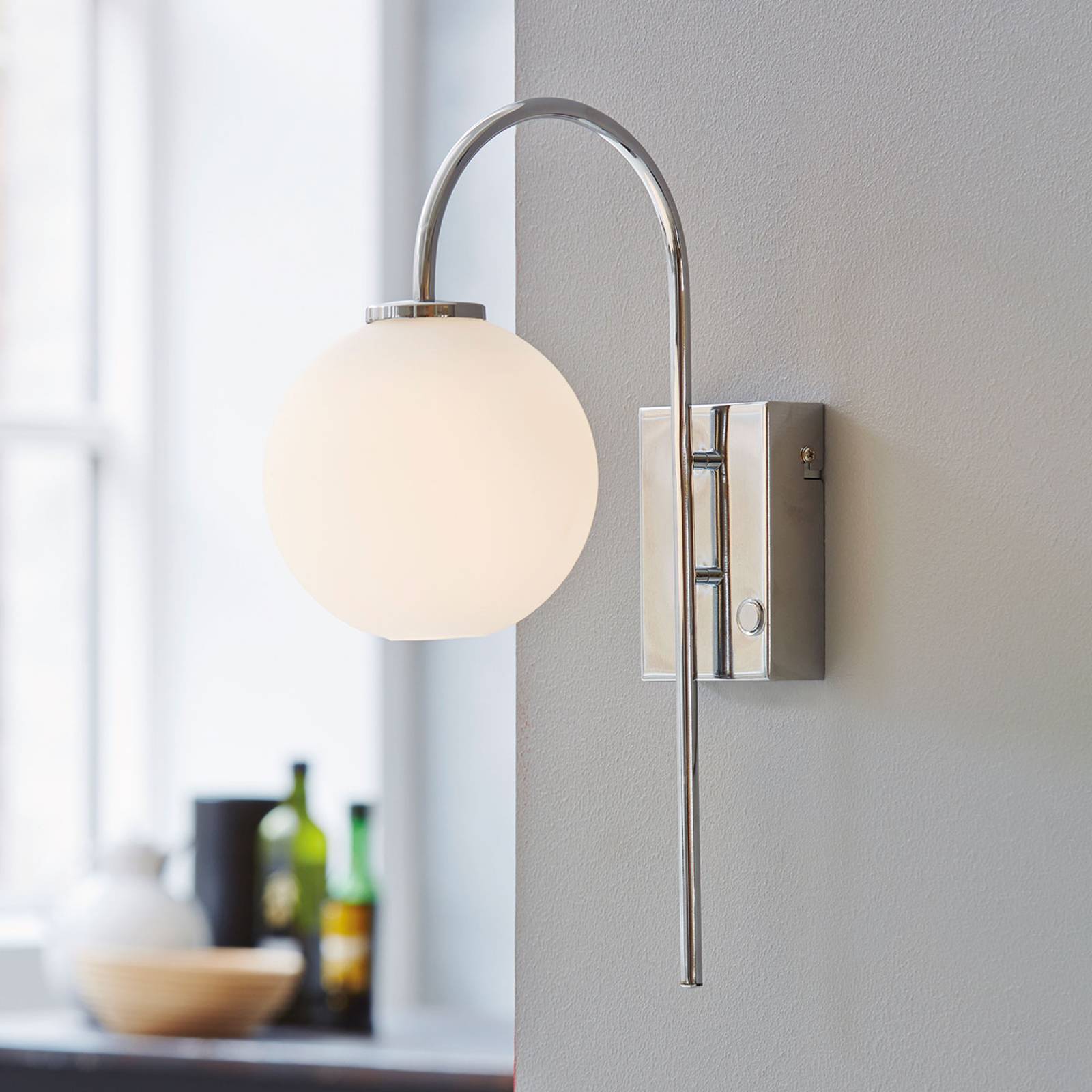 Vägglampa Ballon med stickkontakt, 1 lampa, krom