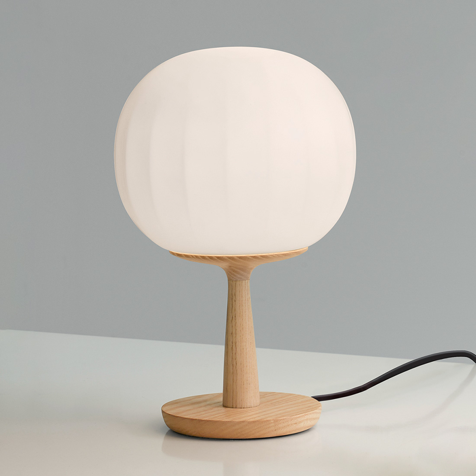 Luceplan bordslampa Lita askfot höjd 28 cm