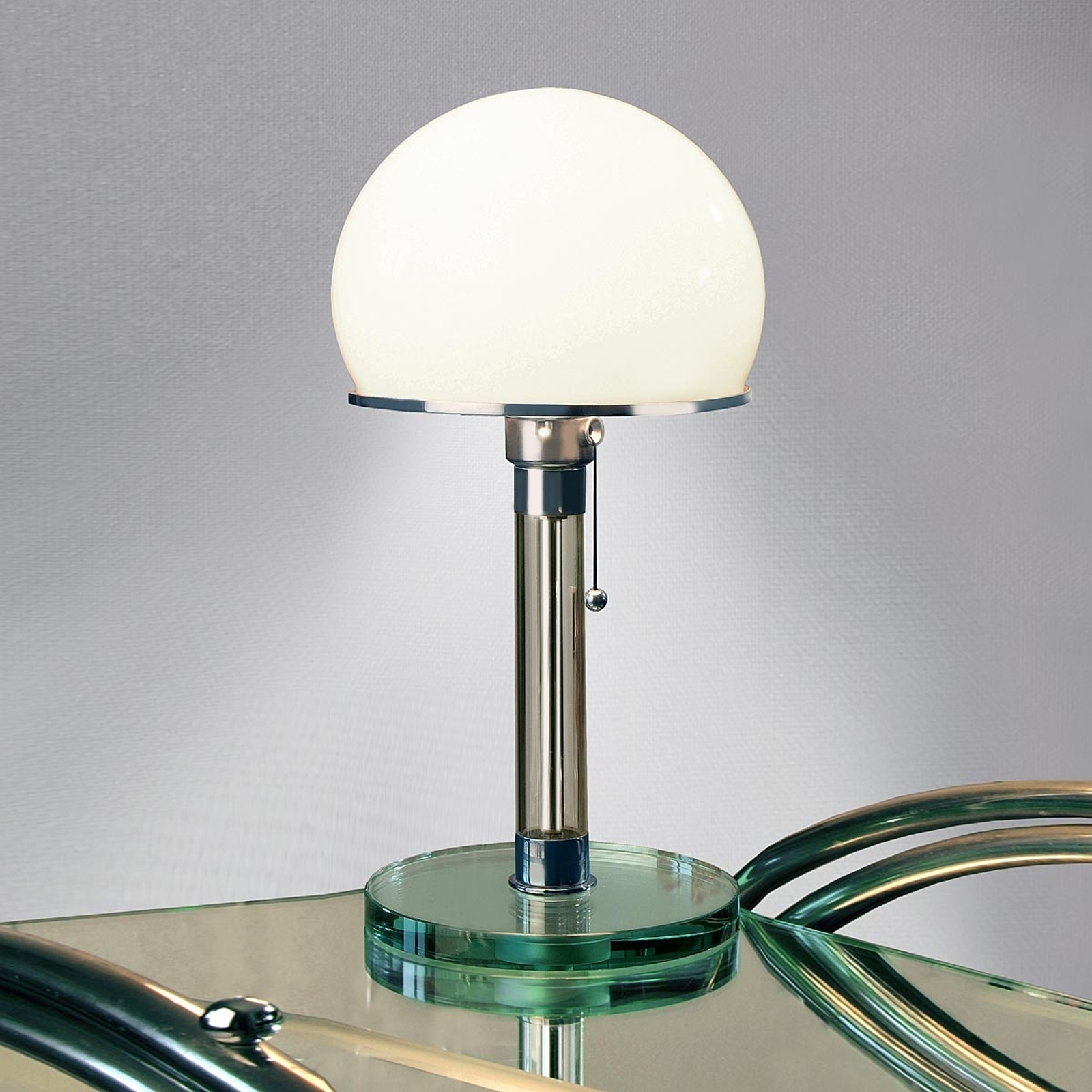 TECNOLUMEN Wagenfeld WG24 bordslampa med glasfot