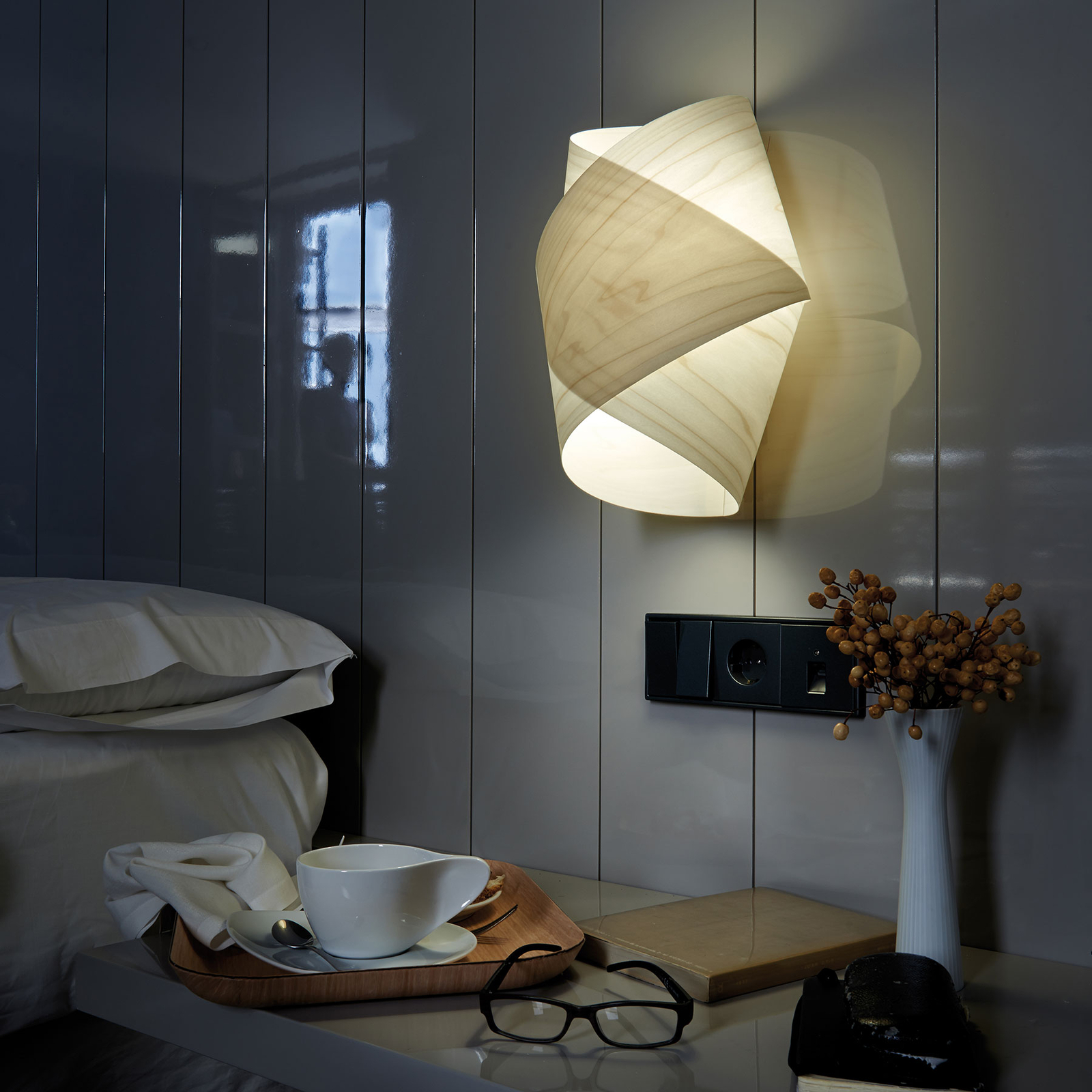 LZF Orbit vägglampa elfenben