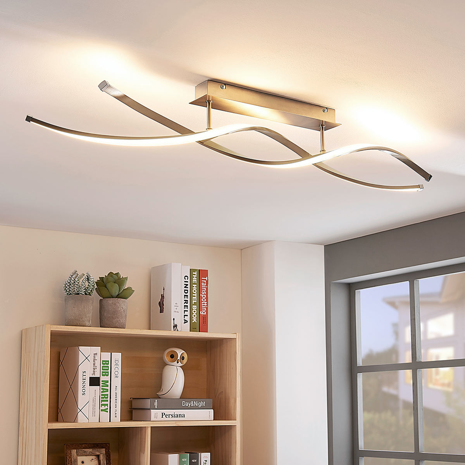 Spiralformad LED-taklampa Kati, dimbar