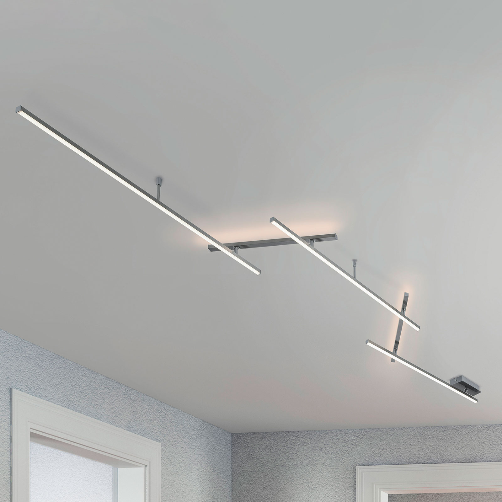 Svängbar LED-taklampa Indira med dimmer