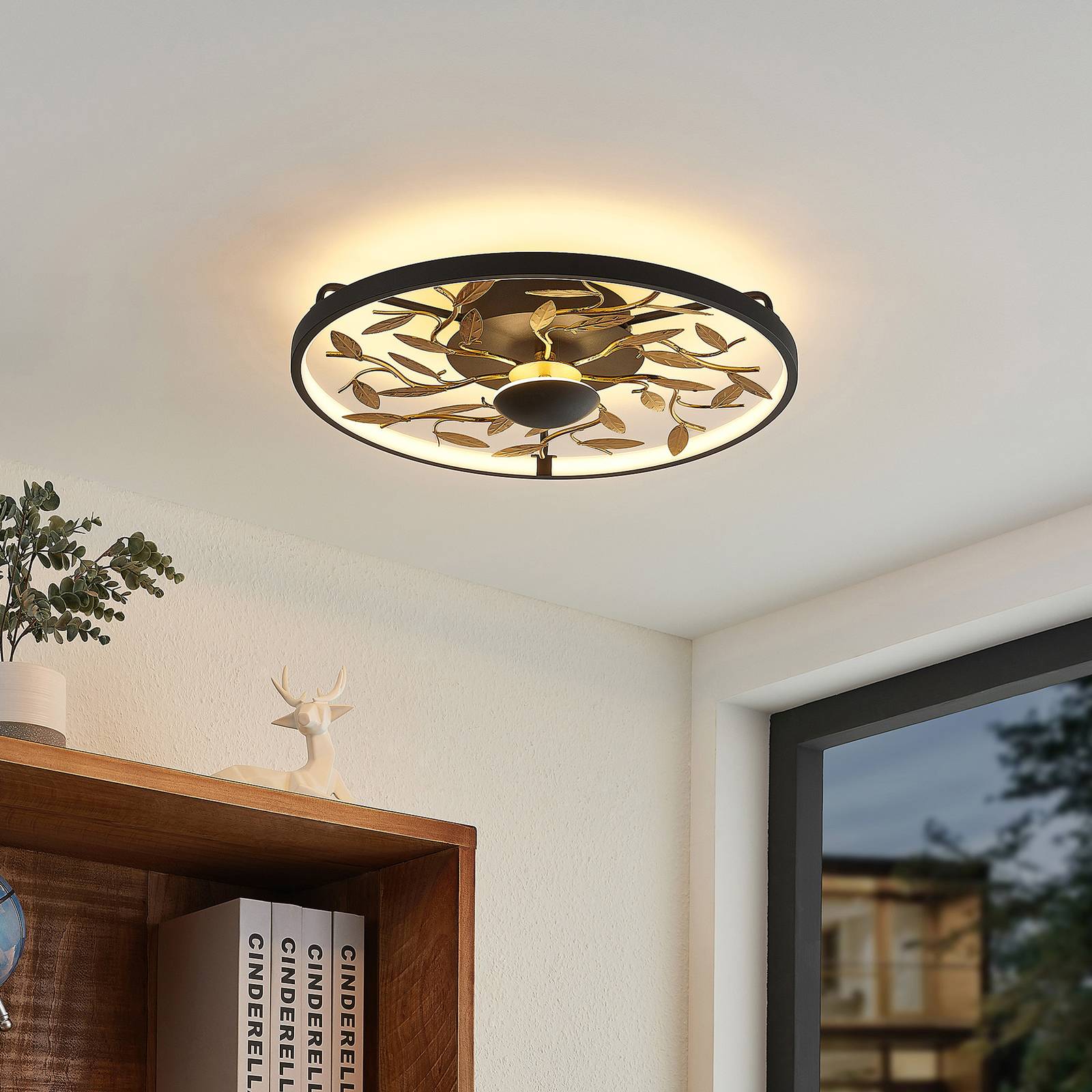 Lindby Annleorie LED-taklampa, svart, guld