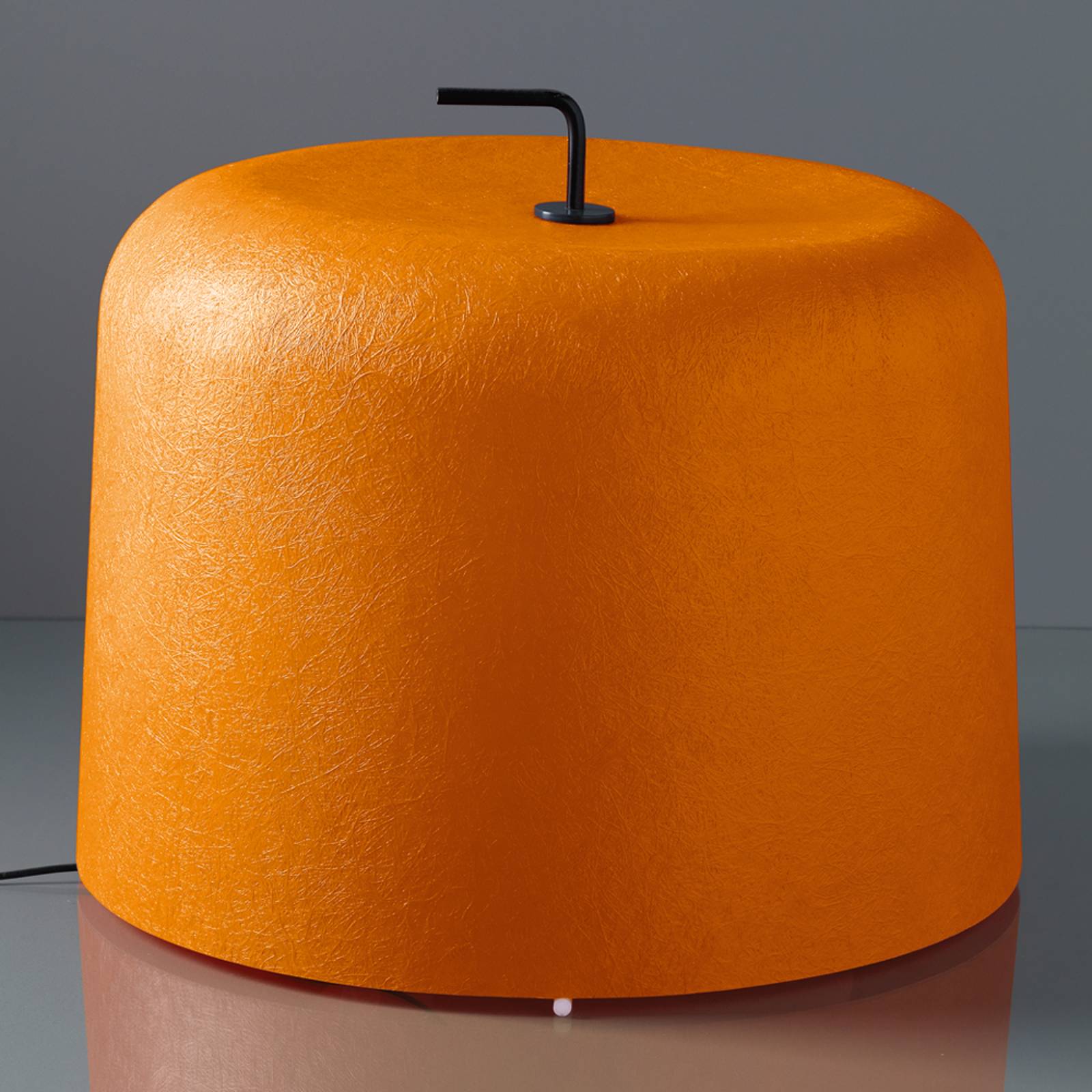 Golvlampa Ola Move med orange glasfiberskärm