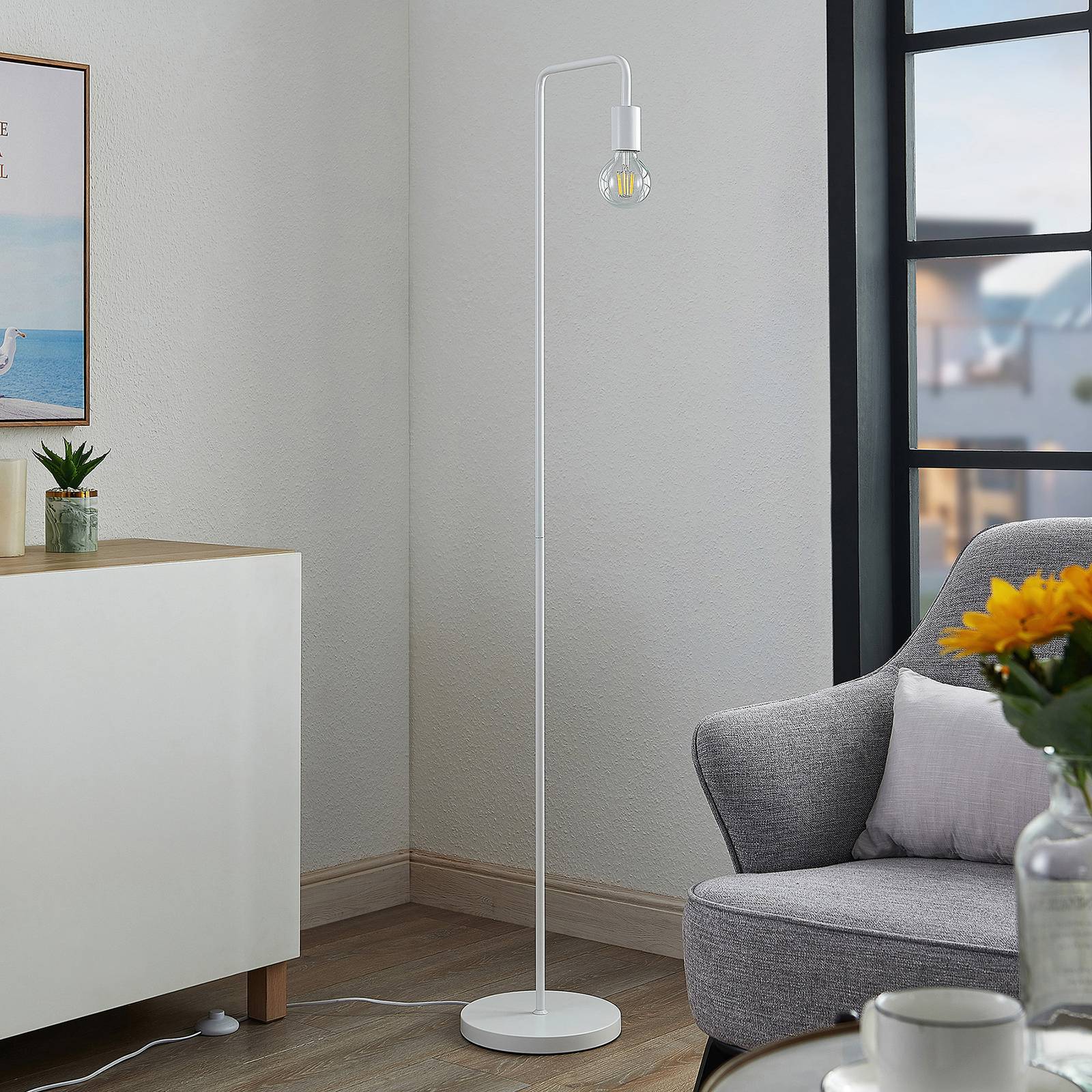 Lindby Erivana golvlampa, vit