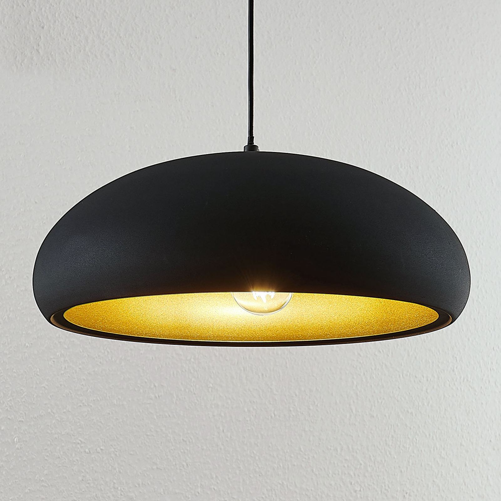 Metall-taklampa Gerwina, svart-guld