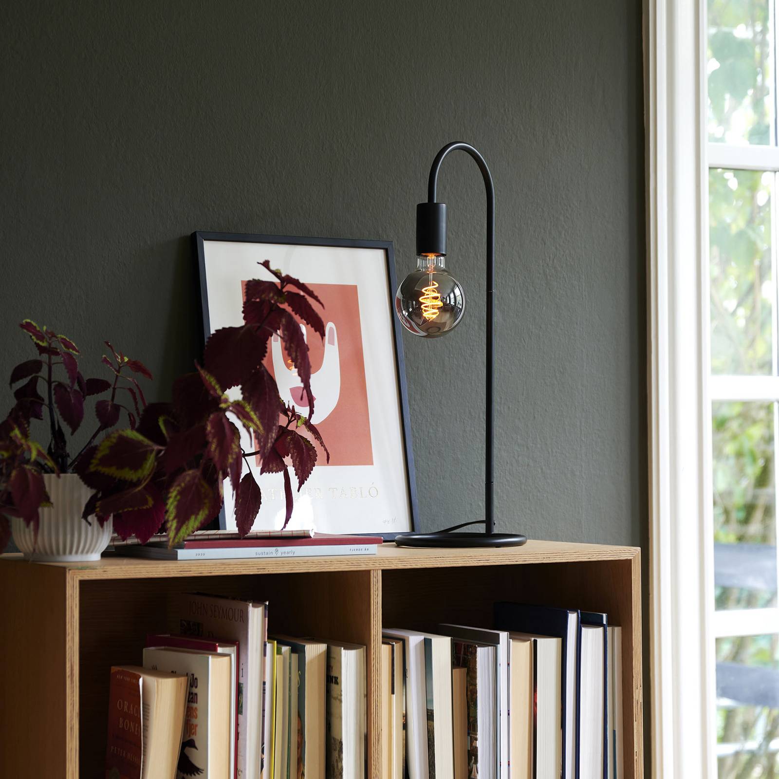 Bordslampa Paco i minimalistisk stil