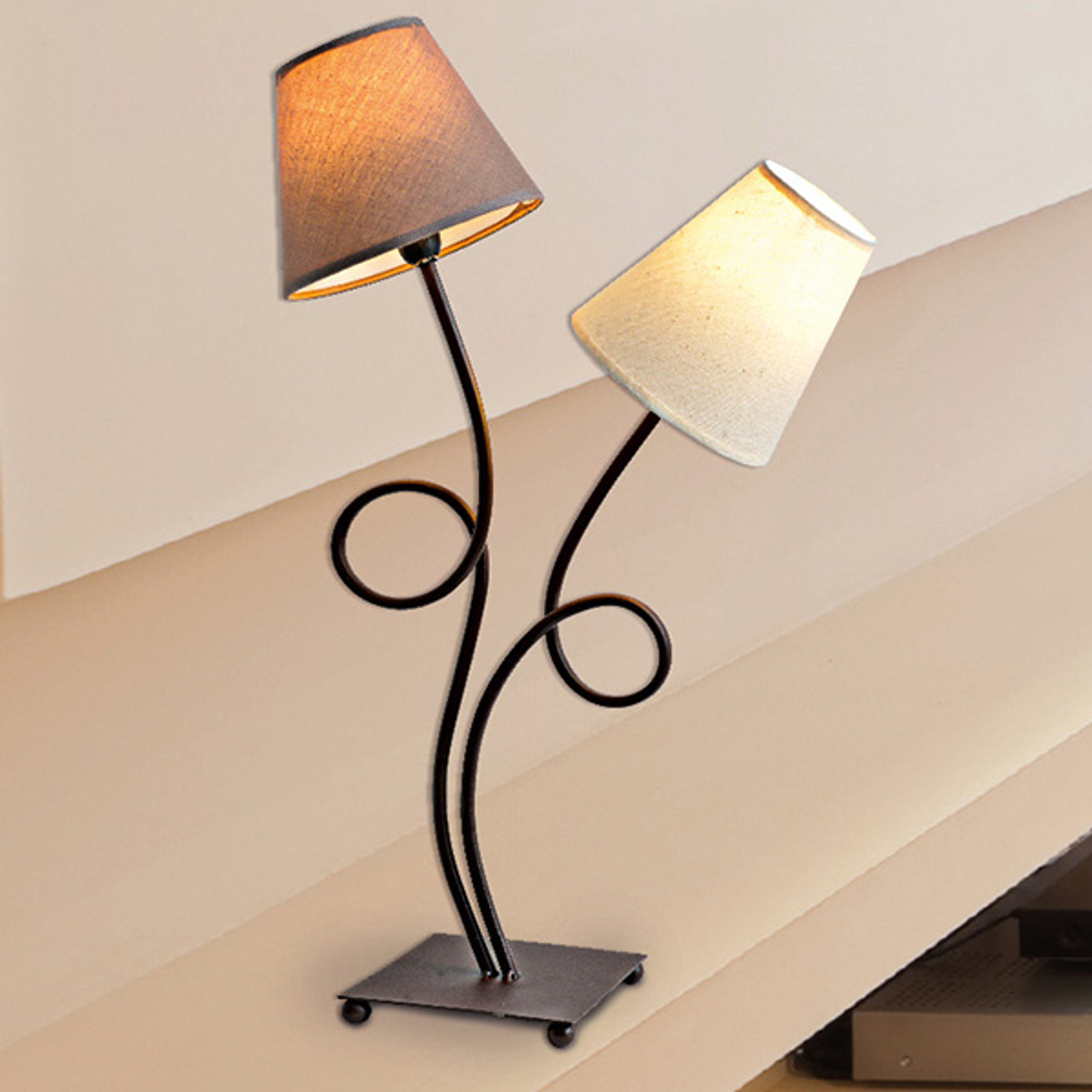 Tygbordslampa Twiddle med två ljuskällor