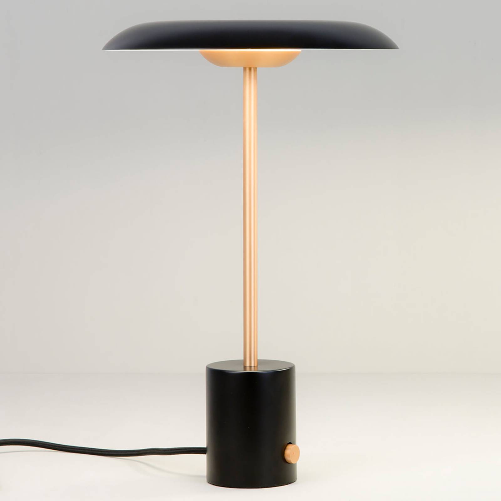 LED-bordslampa Hoshi med dimmer, svart-koppar