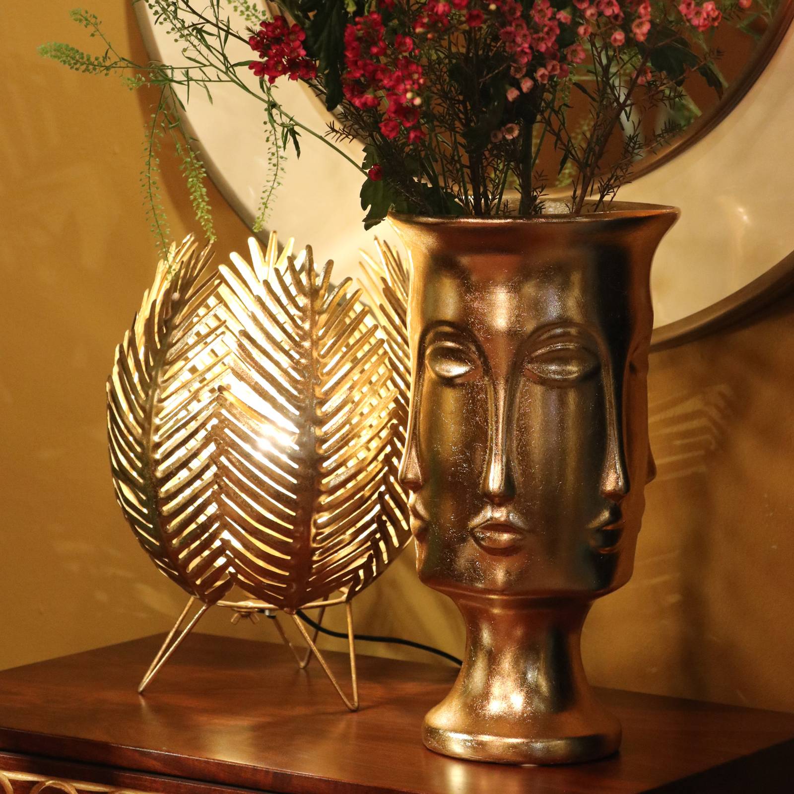 KARE Jasmin bordslampa i bladdesign, guld