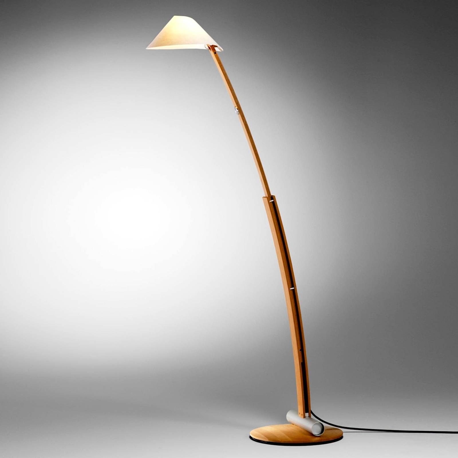 Formskön golvlampa Bolino