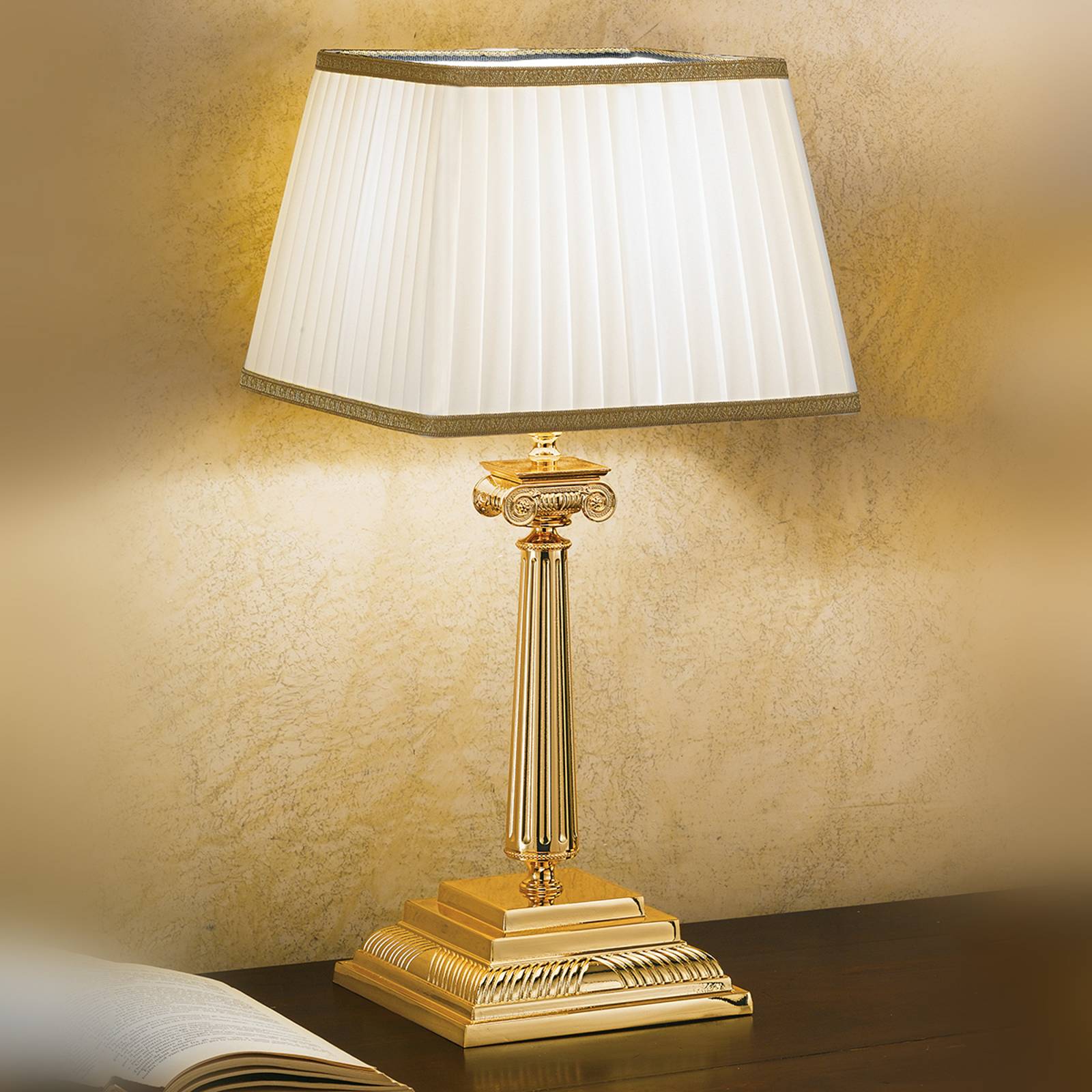 Vacker bordslampa Sarafine