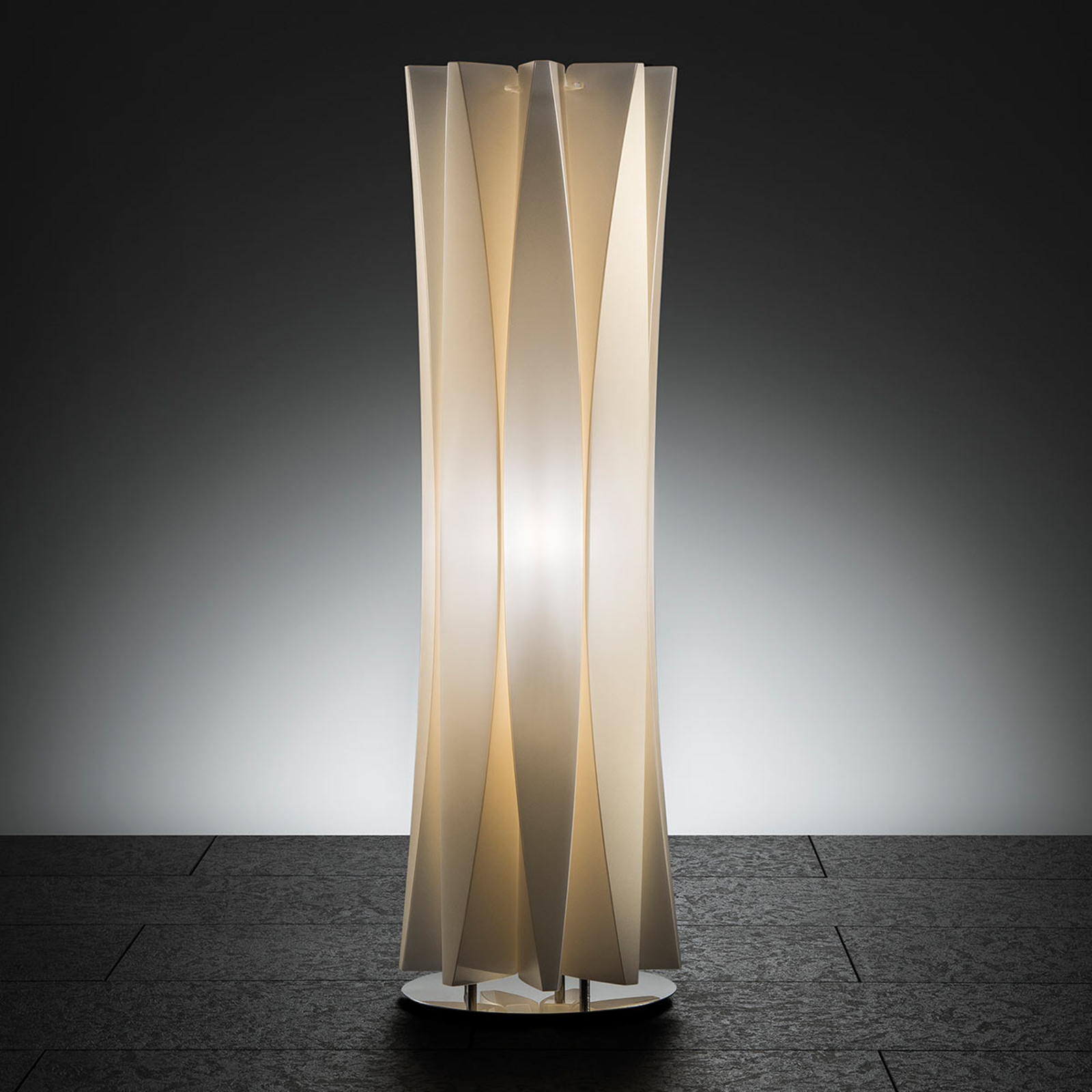 Smakfull bordslampa BACH, höjd 73 cm, guld