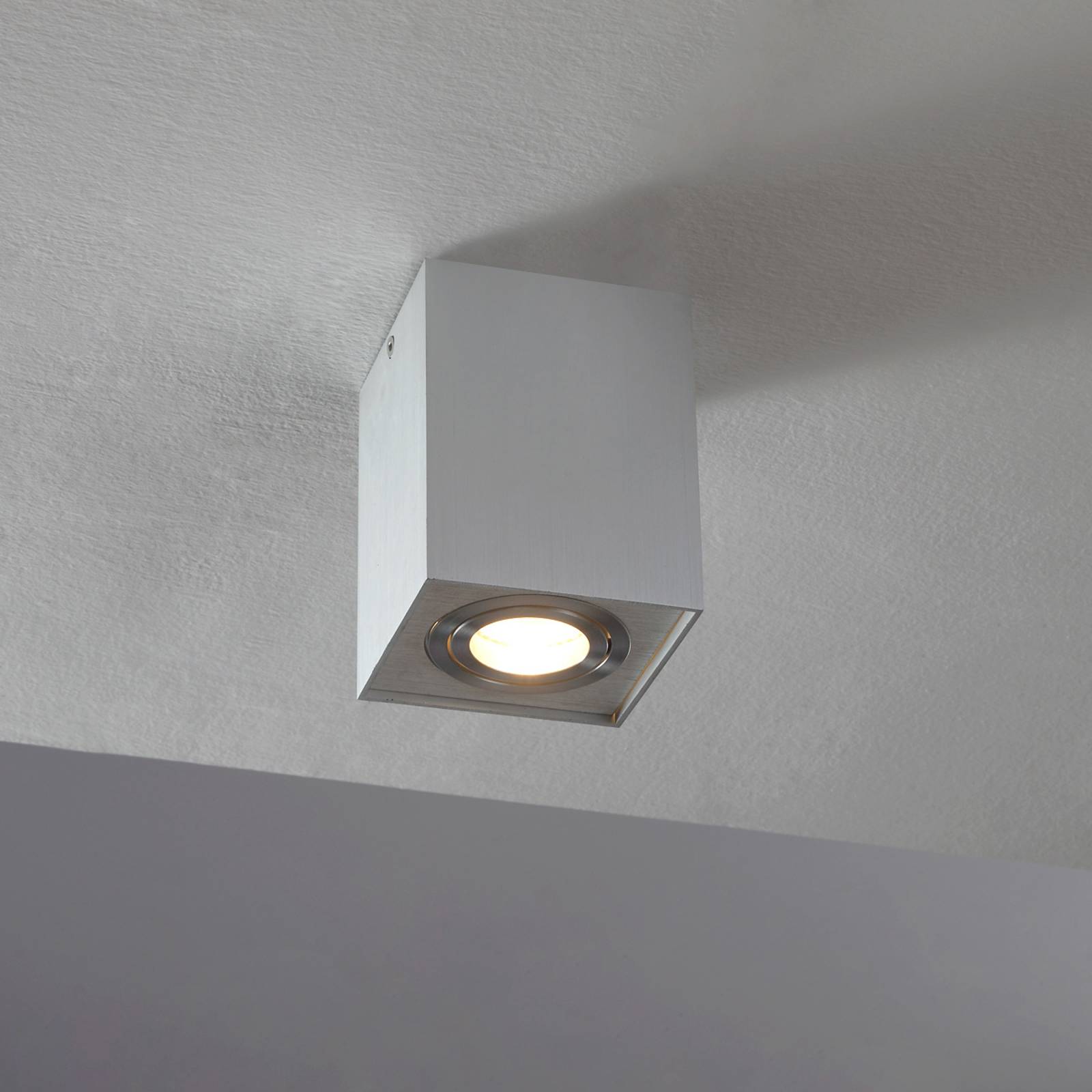 Takspot Mikail i aluminium, kantig