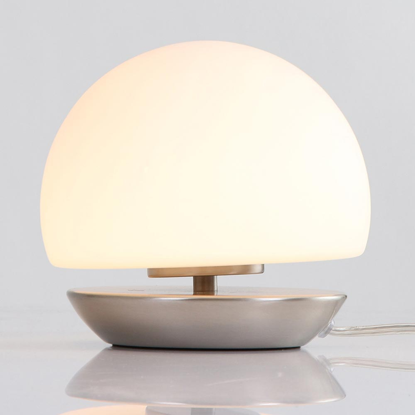 Fot borstat stål – LED-bordslampa Ancilla