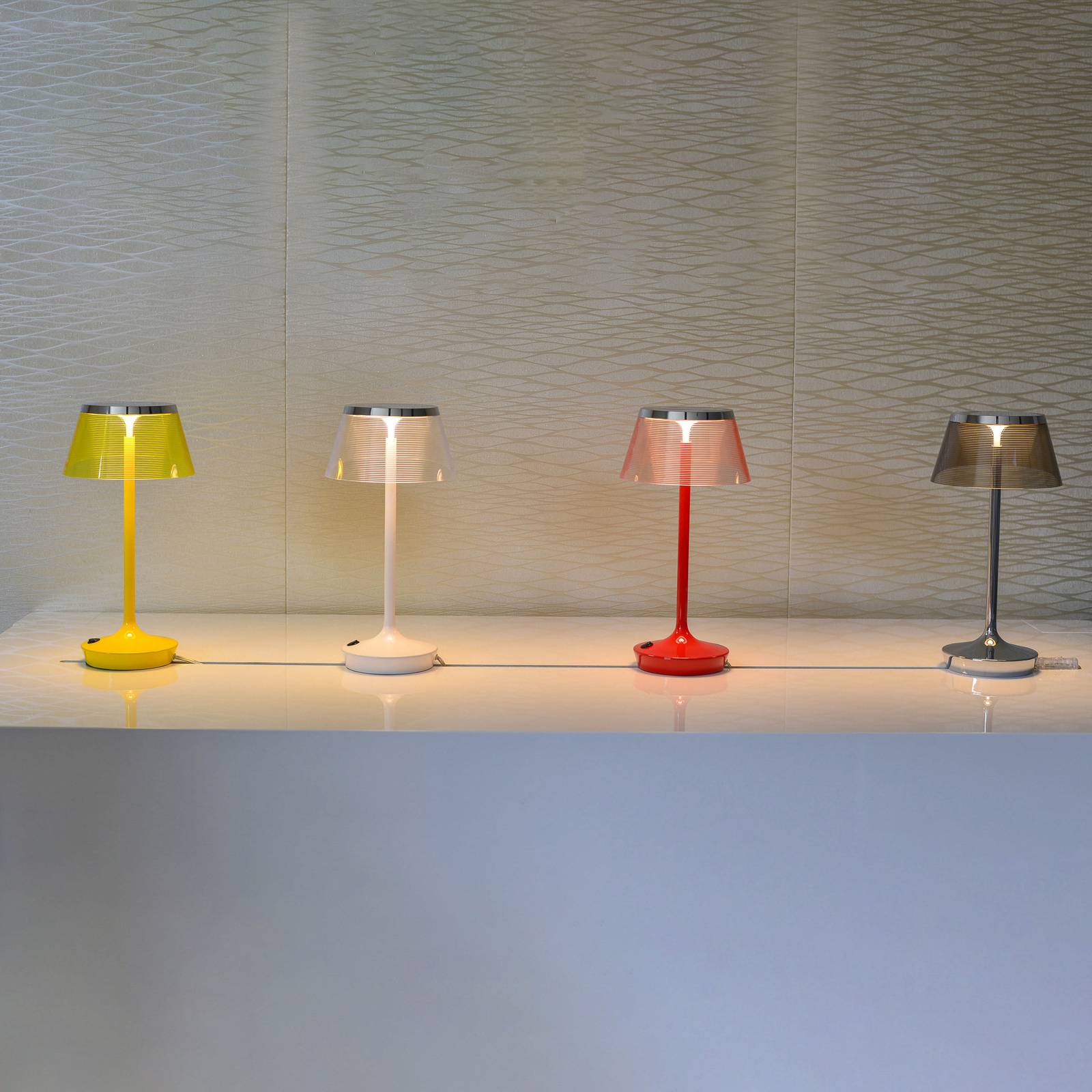 Aluminor La Petite Lampe LED-bordslampa krom/grå