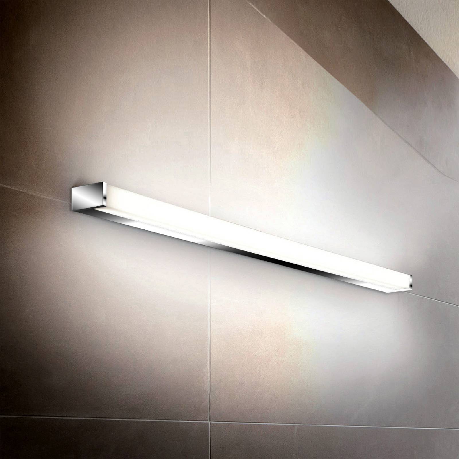 Linjeformad LED-vägglampa PARI, 120 cm, krom