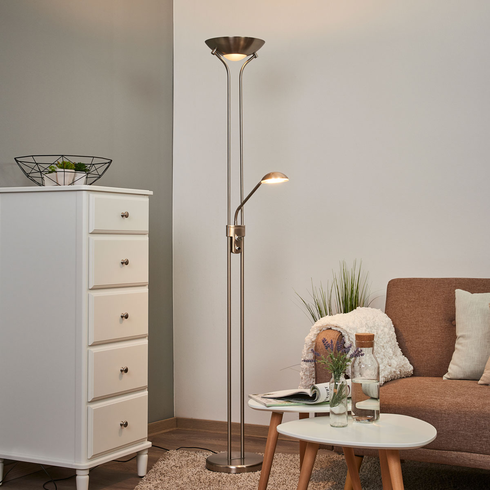 LED-driven uplight Josefin med läslampa