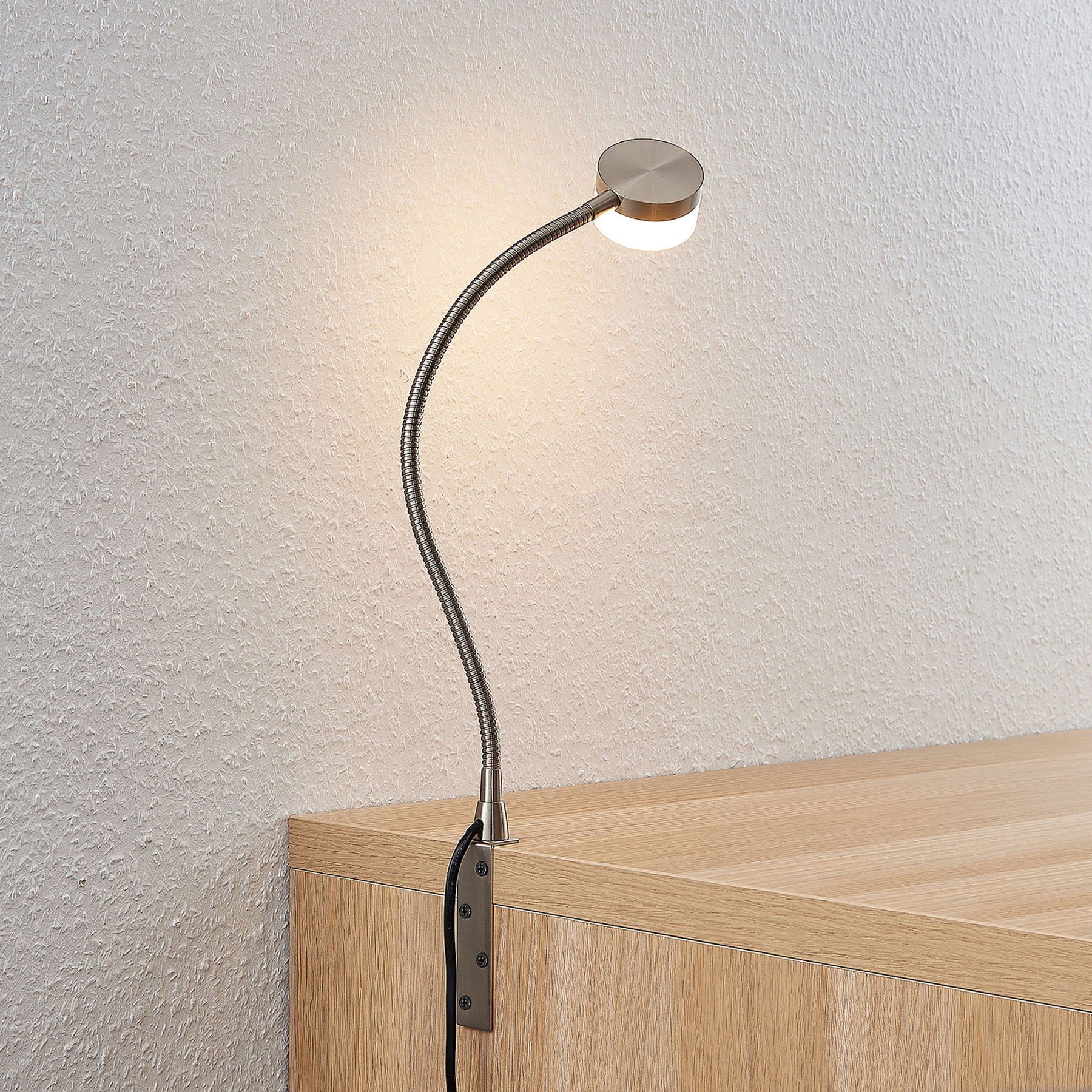 Lindby Gentjana LED-bordslampa, satinerad nickel