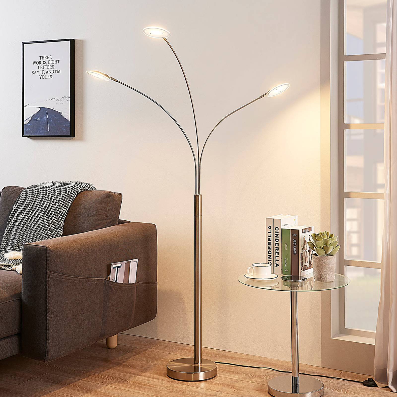LED-golvlampa Anea med 3 ljuskällor