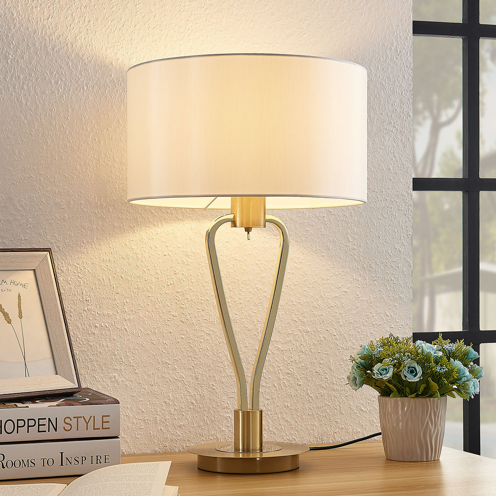 Lucande Gyda tygbordslampa, mässing matt