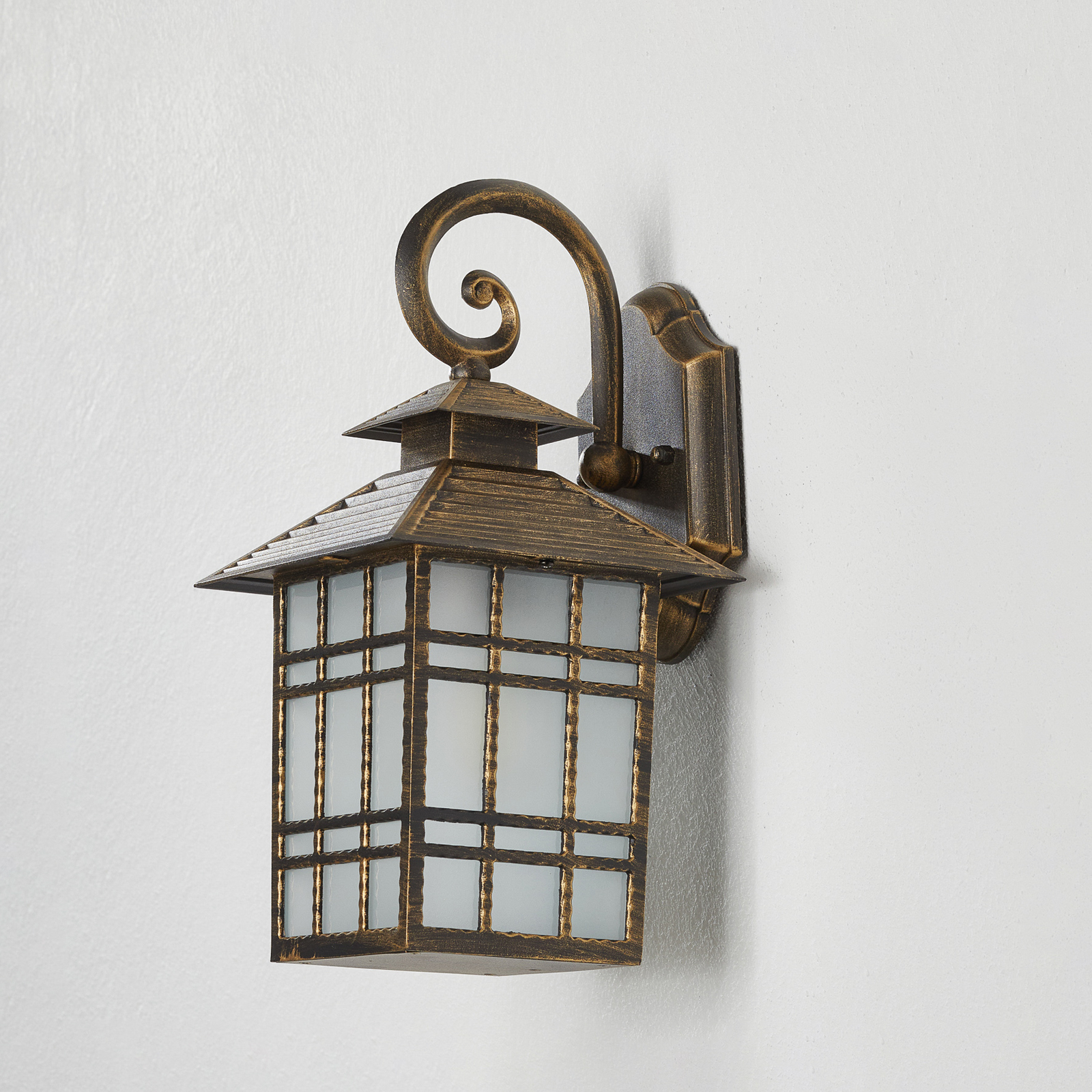 Traditionell utomhusvägglampa Ilka som lykta