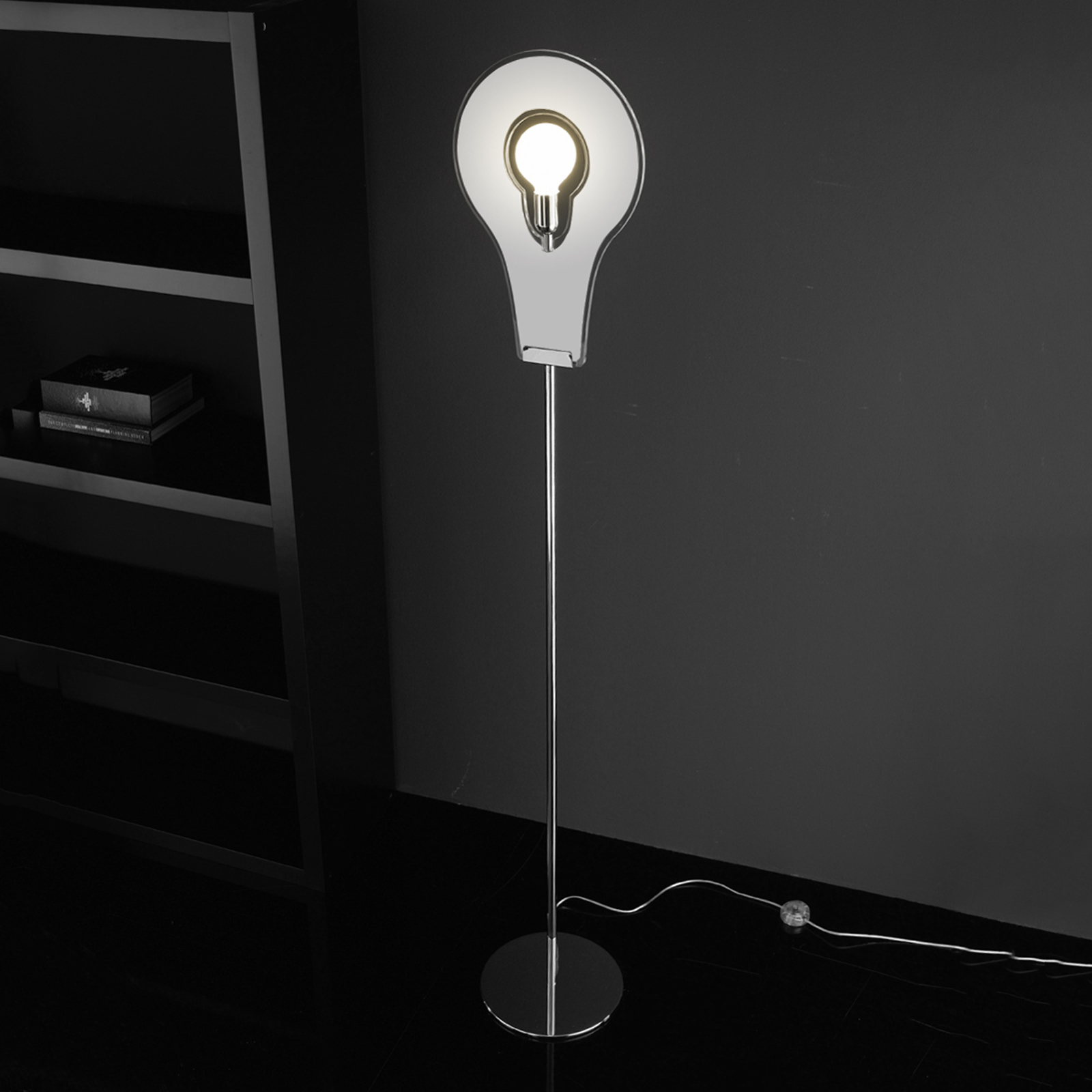 Vit, enastående golvlampa Flat