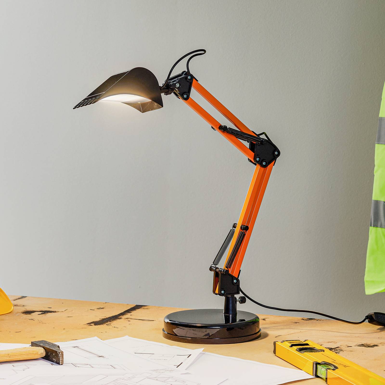 LED-bordslampa Scoop med färgtemperaturväxlare