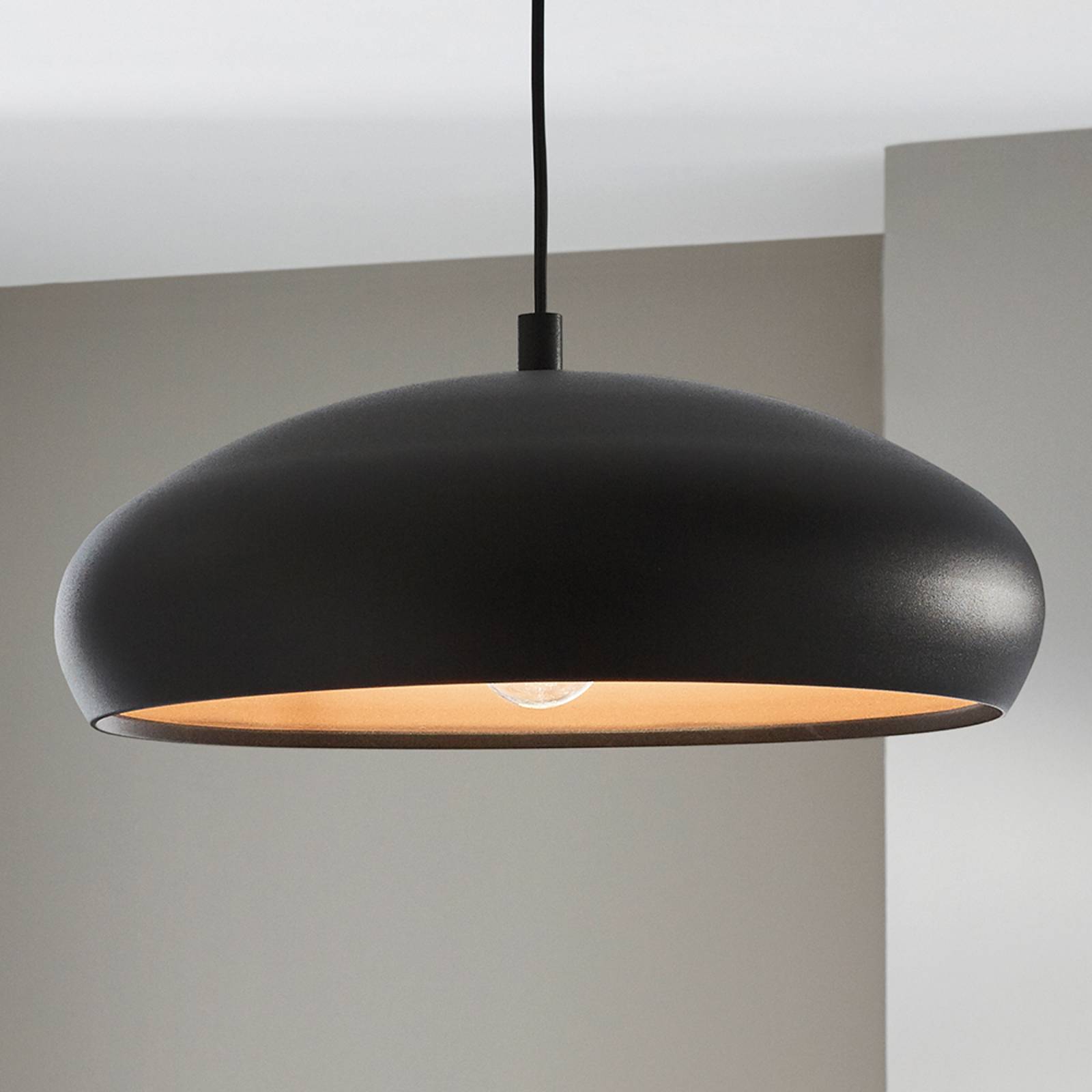 Mogano - moderiktig taklampa med svart finish