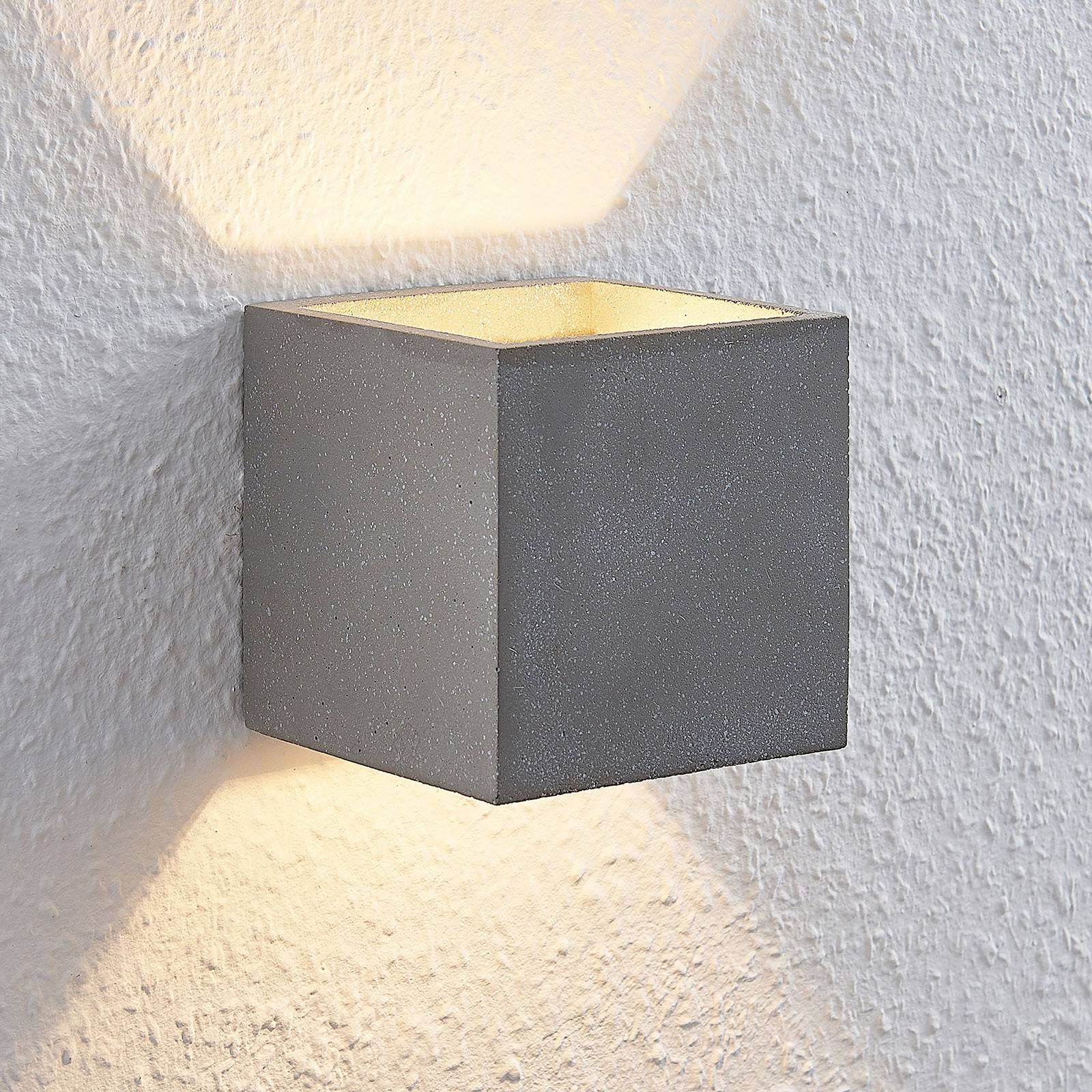 Lindby Nellie LED-vägglampa betong, bredd 11,5 cm